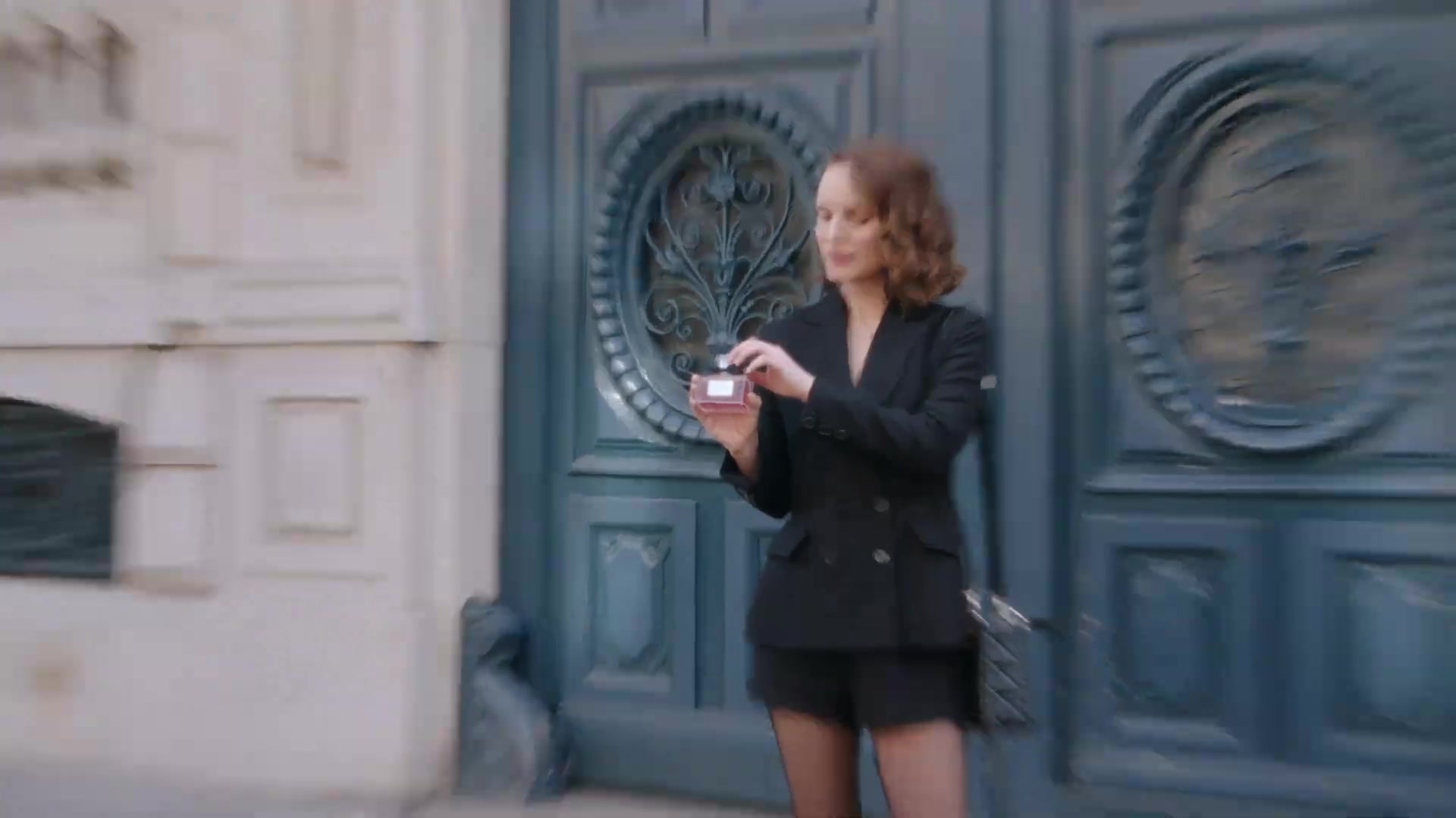 Miss_Dior_-_A_Miss_in_Paris_Episode_1-00_00_03_560.jpeg