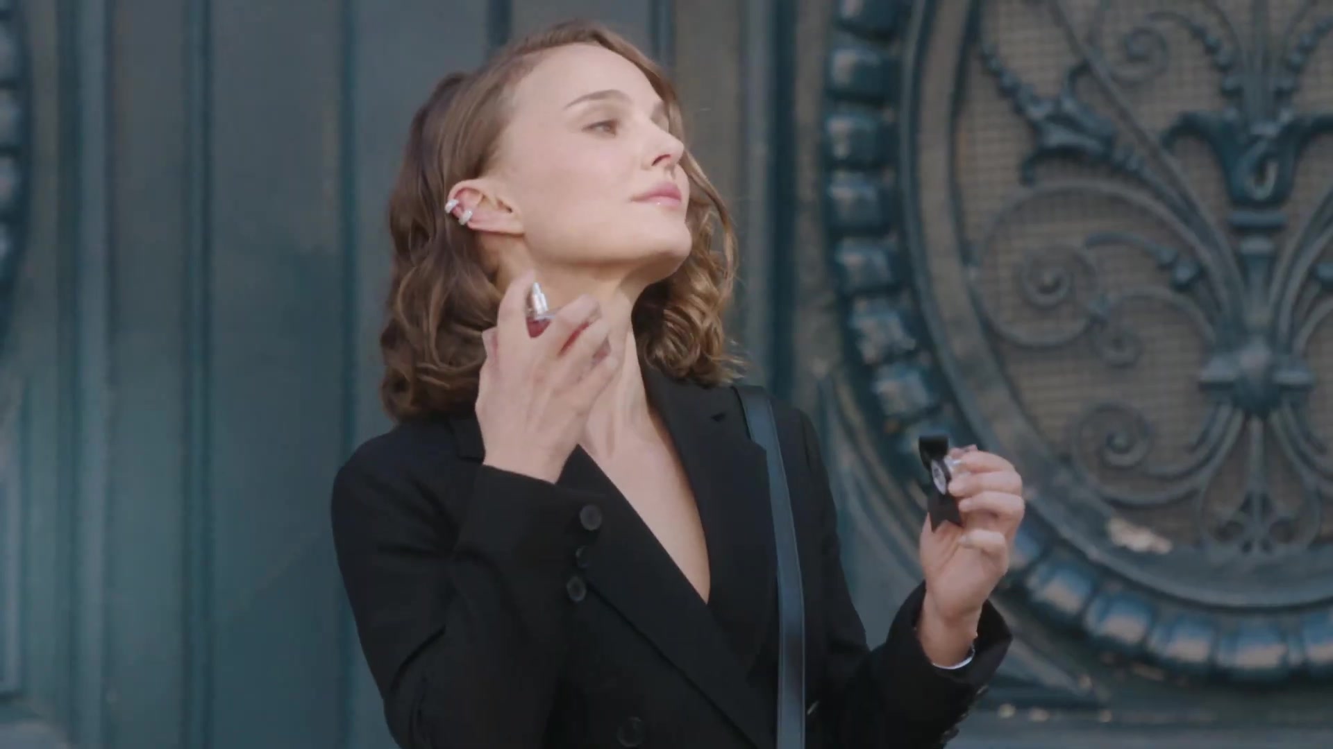 Miss_Dior_-_A_Miss_in_Paris_Episode_1-00_00_04_440.jpeg