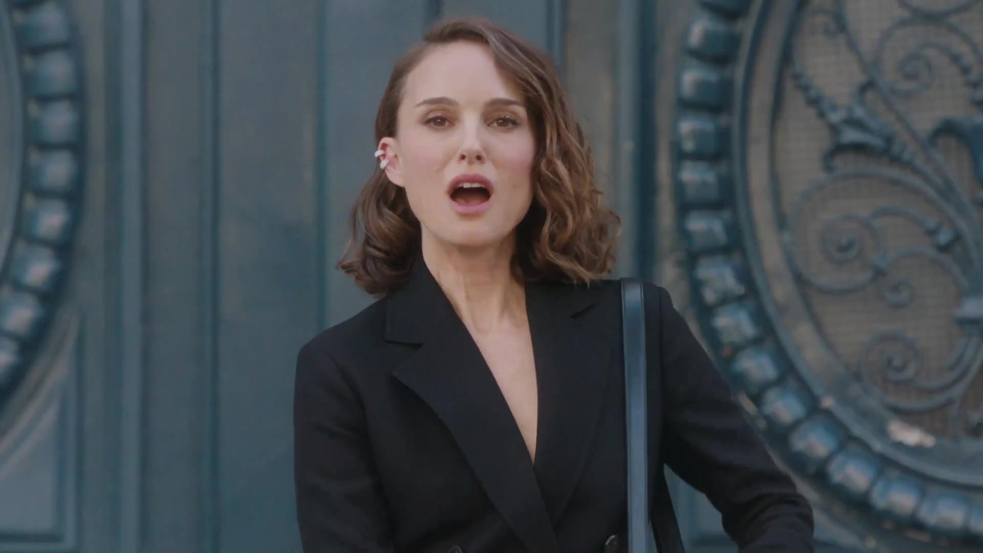 Miss_Dior_-_A_Miss_in_Paris_Episode_1-00_00_04_720.jpeg