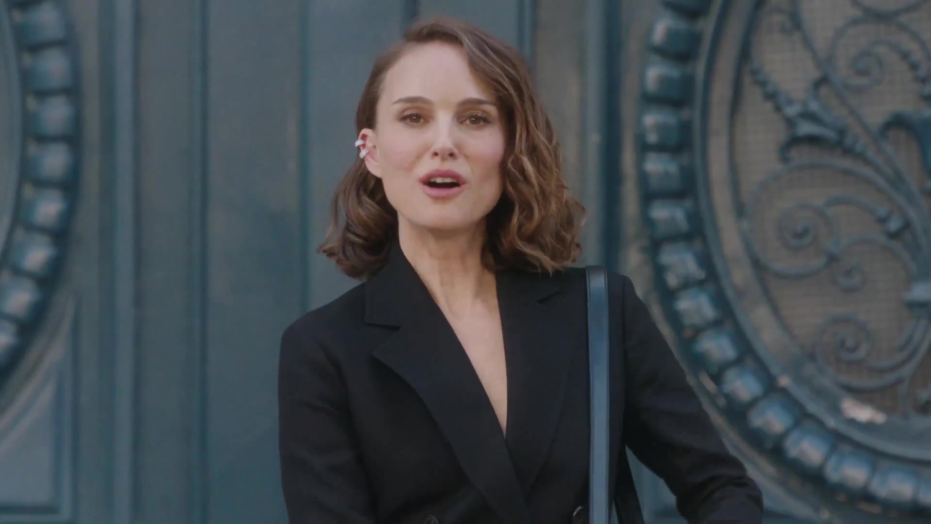 Miss_Dior_-_A_Miss_in_Paris_Episode_1-00_00_04_800.jpeg