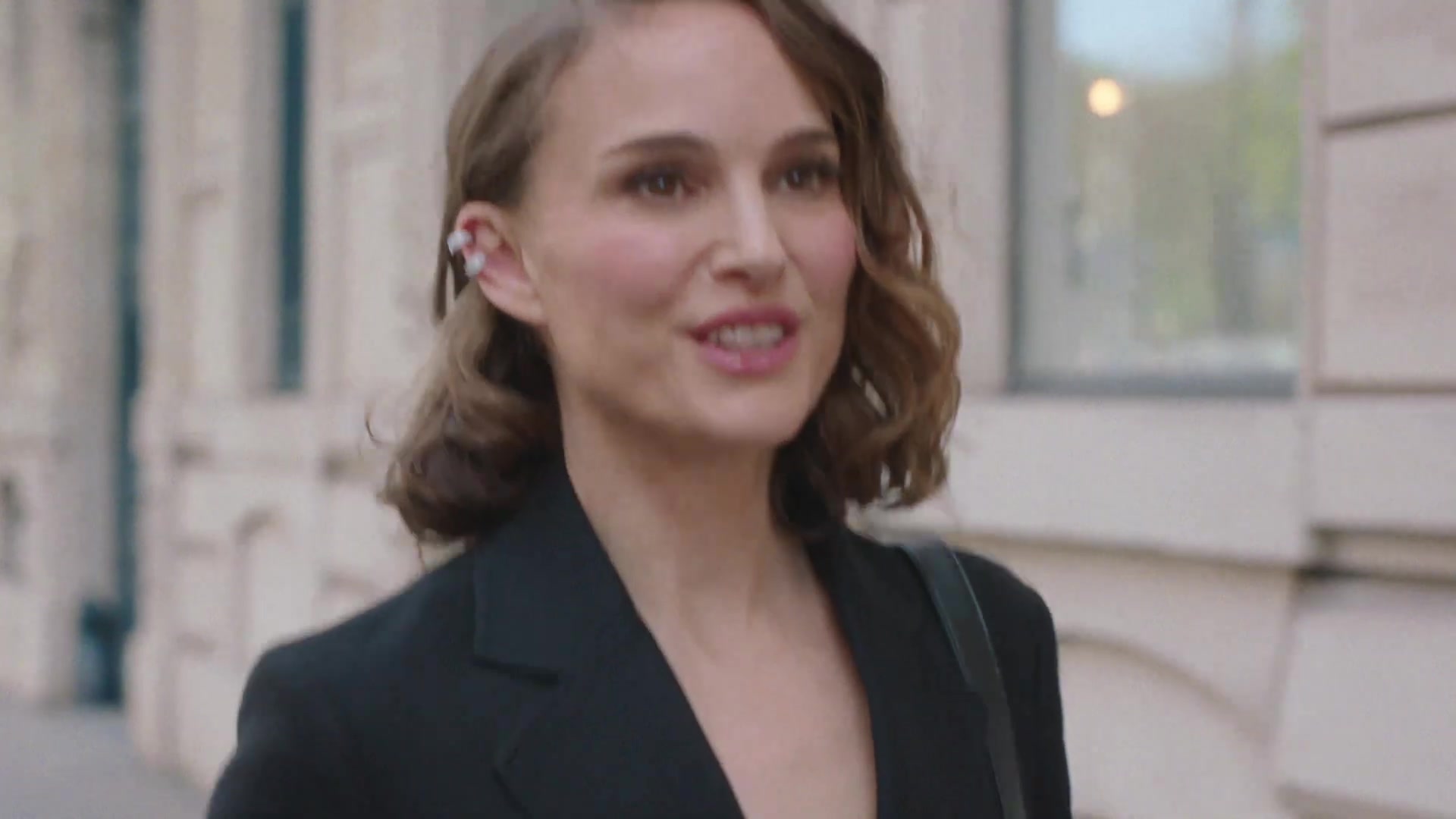 Miss_Dior_-_A_Miss_in_Paris_Episode_1-00_00_12_640.jpeg