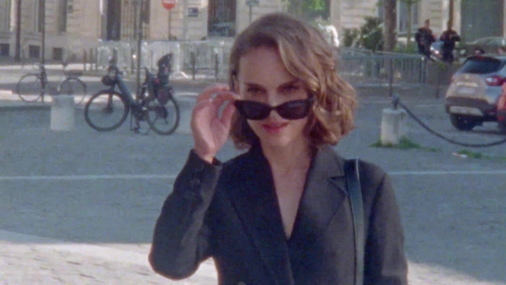 Miss_Dior_-_A_Miss_in_Paris_Episode_1-00_00_13_760.jpeg