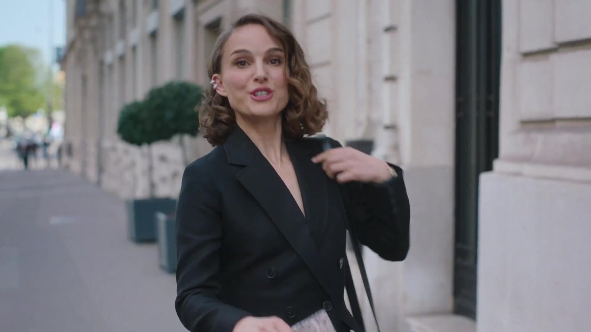 Miss_Dior_-_A_Miss_in_Paris_Episode_1-00_00_27_240.jpeg