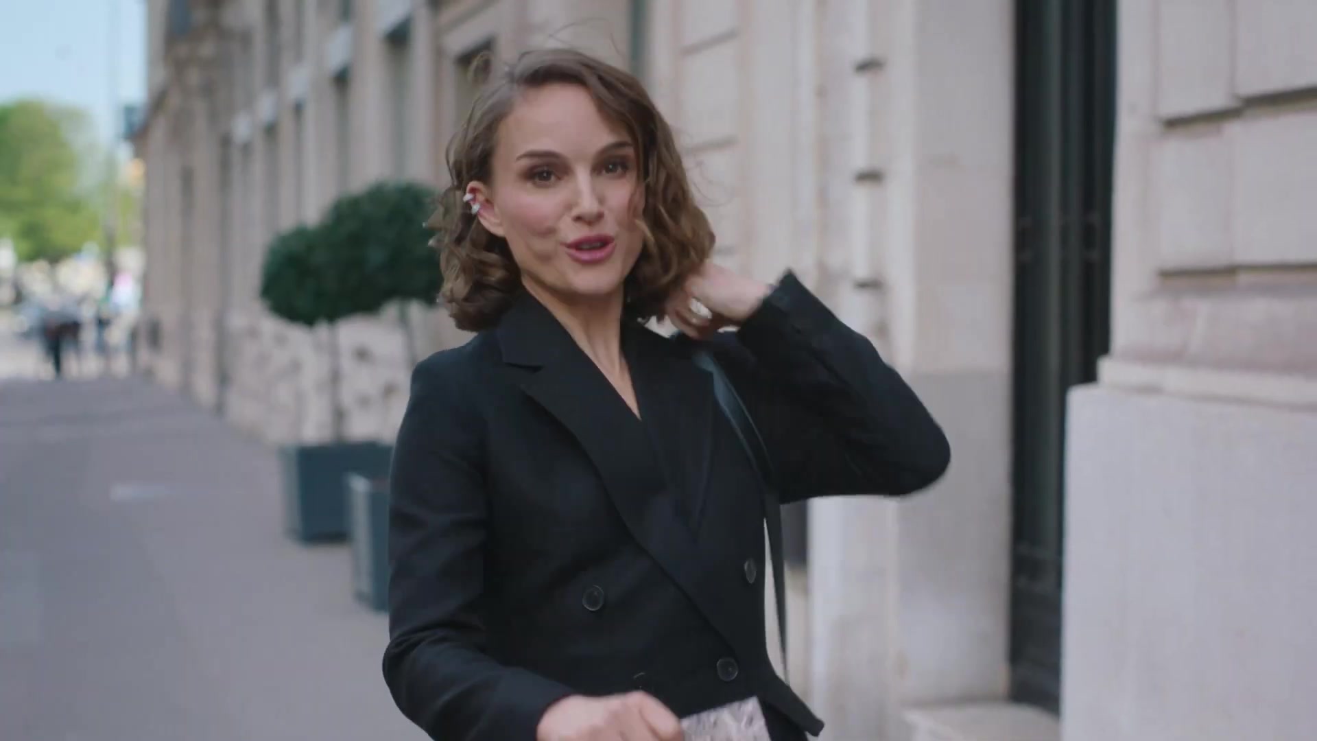 Miss_Dior_-_A_Miss_in_Paris_Episode_1-00_00_27_440.jpeg