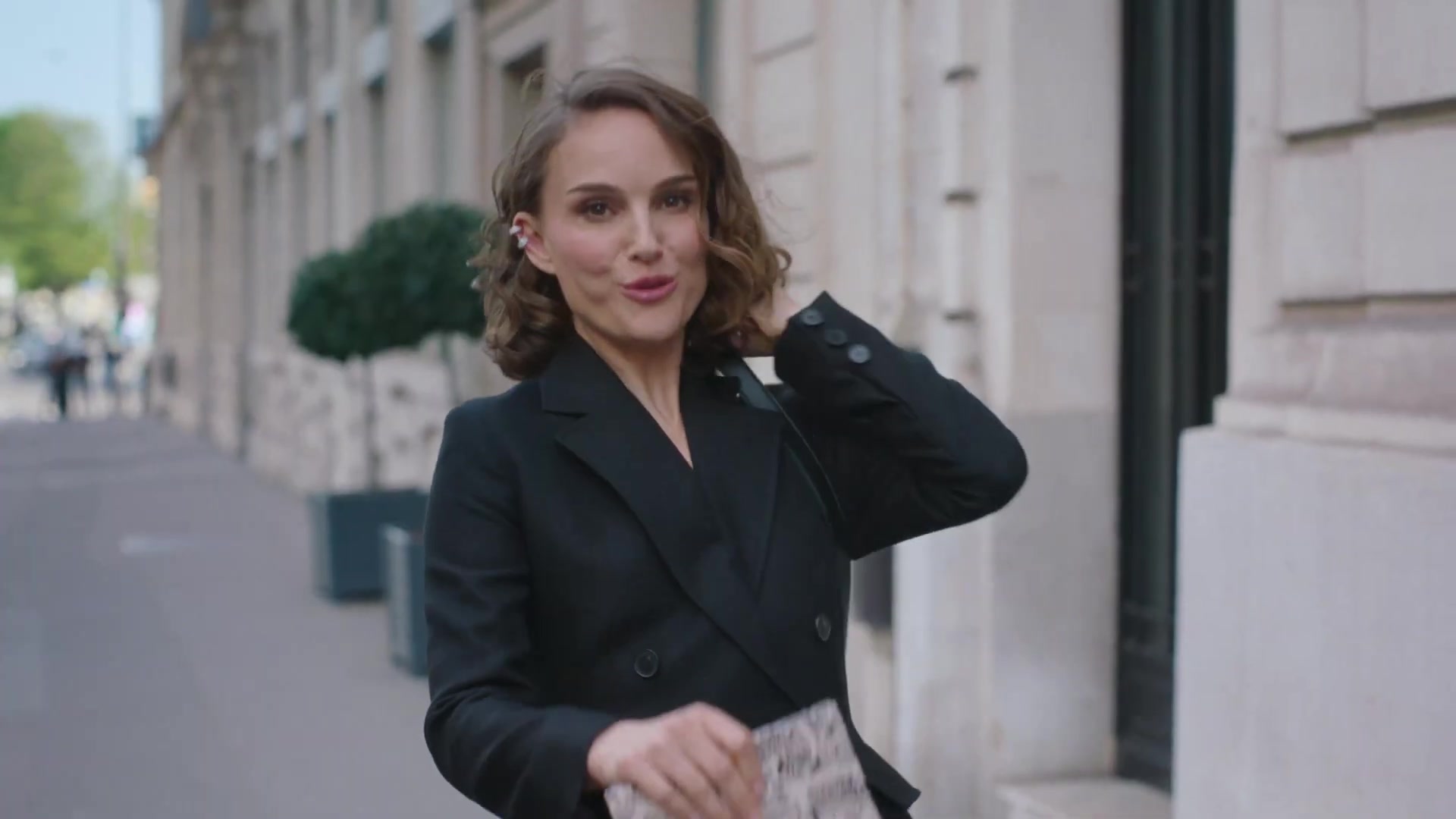 Miss_Dior_-_A_Miss_in_Paris_Episode_1-00_00_27_560.jpeg
