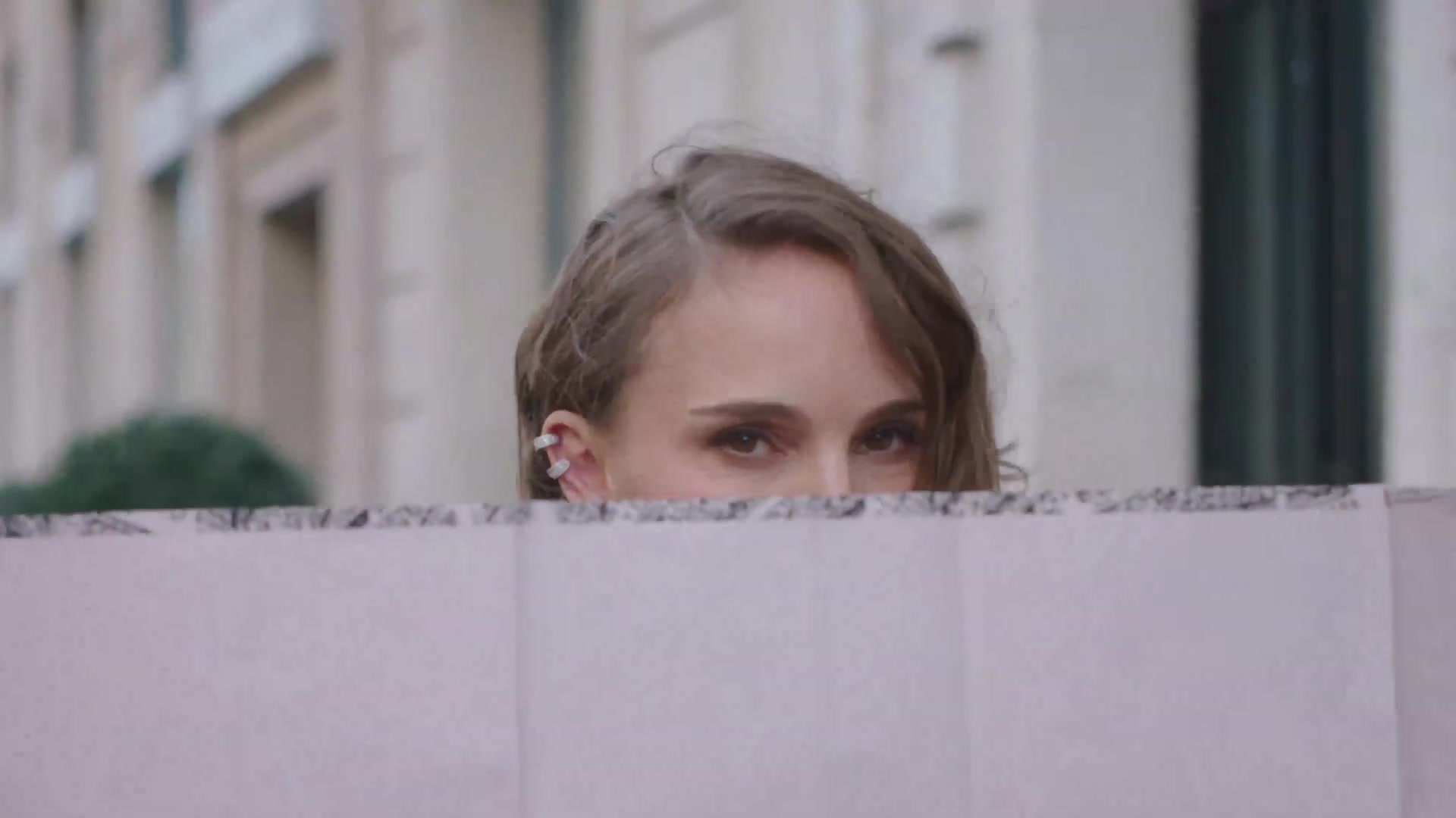 Miss_Dior_-_A_Miss_in_Paris_Episode_1-00_00_40_000.jpeg