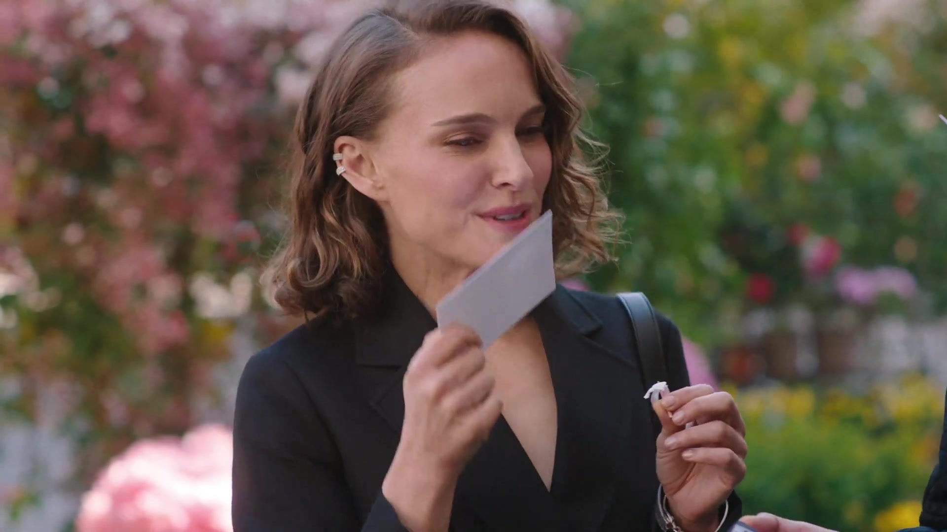 Miss_Dior_-_A_Miss_in_Paris_Episode_2-00_00_48_040.jpeg