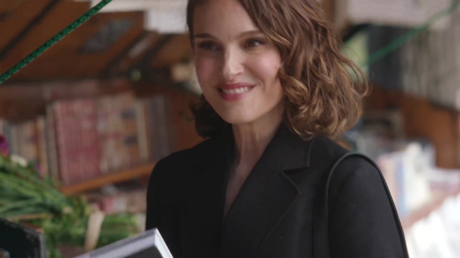 Miss_Dior_-_A_Miss_in_Paris_Episode_3-00_00_17_560.jpeg