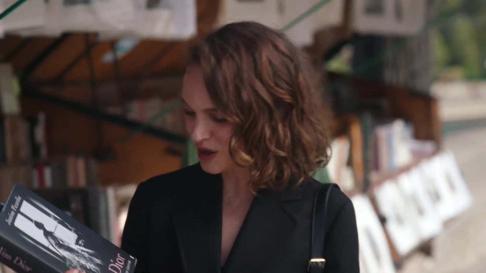 Miss_Dior_-_A_Miss_in_Paris_Episode_3-00_00_25_640.jpeg