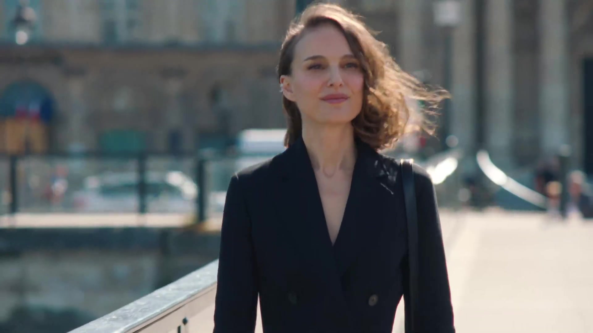 Miss_Dior_-_A_Miss_in_Paris_Episode_3-00_00_37_160.jpeg