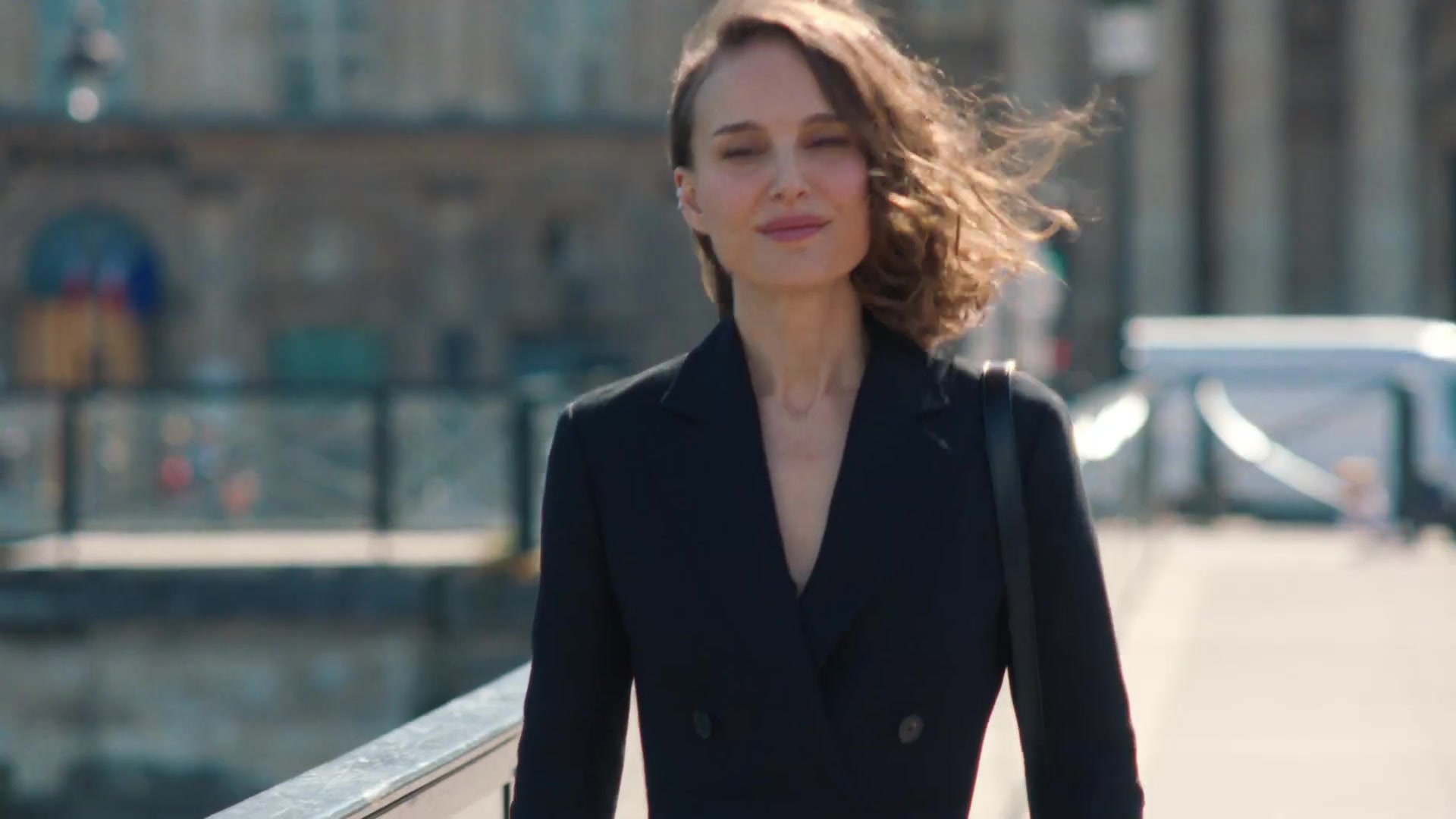Miss_Dior_-_A_Miss_in_Paris_Episode_3-00_00_37_560.jpeg