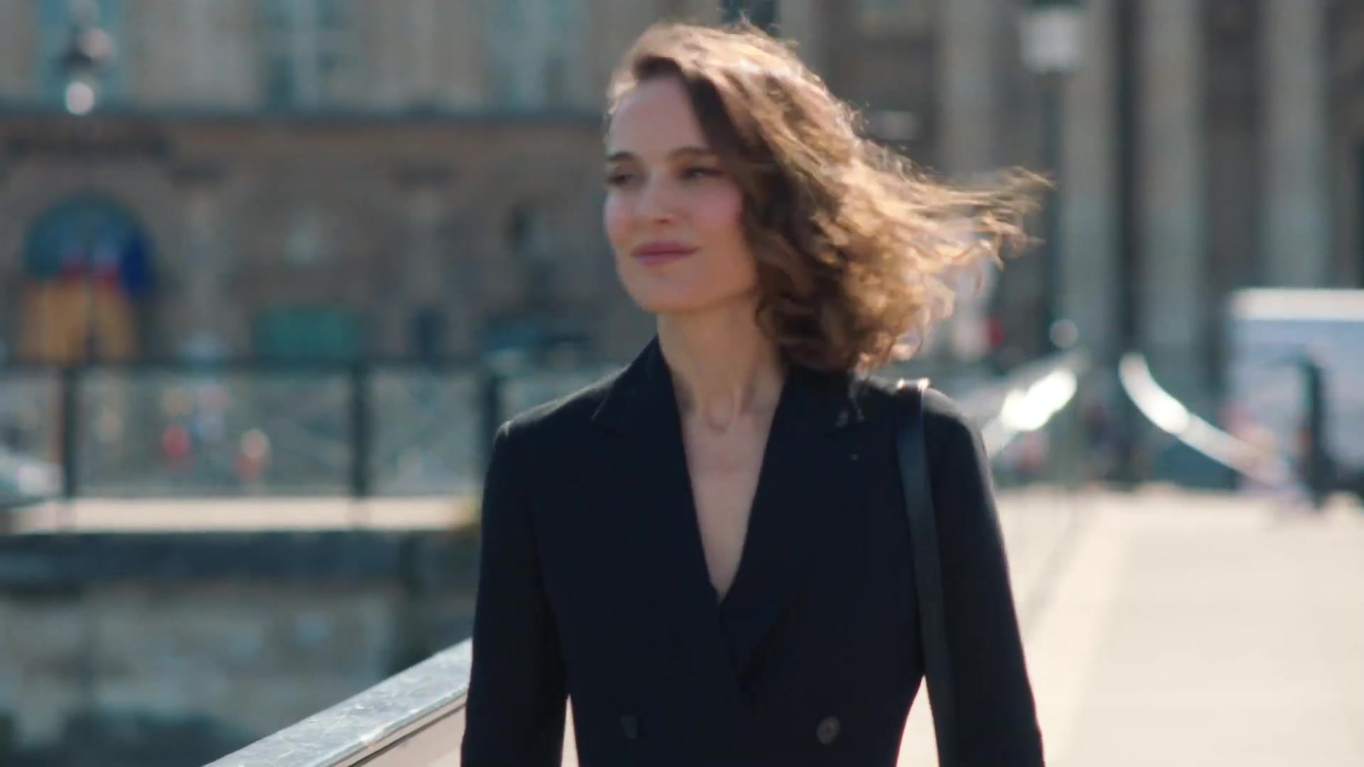 Miss_Dior_-_A_Miss_in_Paris_Episode_3-00_00_37_720.jpeg