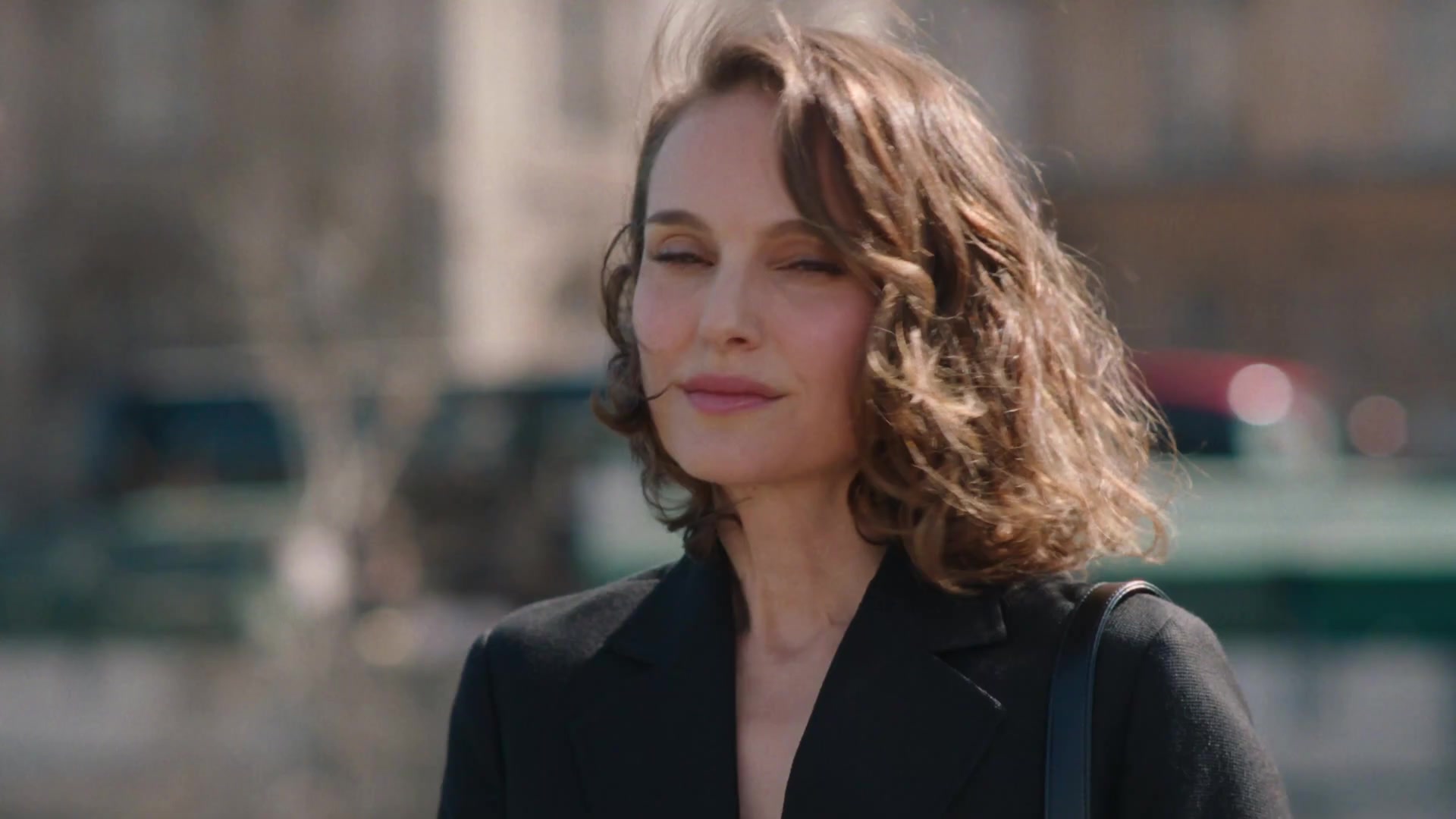 Miss_Dior_-_A_Miss_in_Paris_Episode_3-00_00_43_720.jpeg