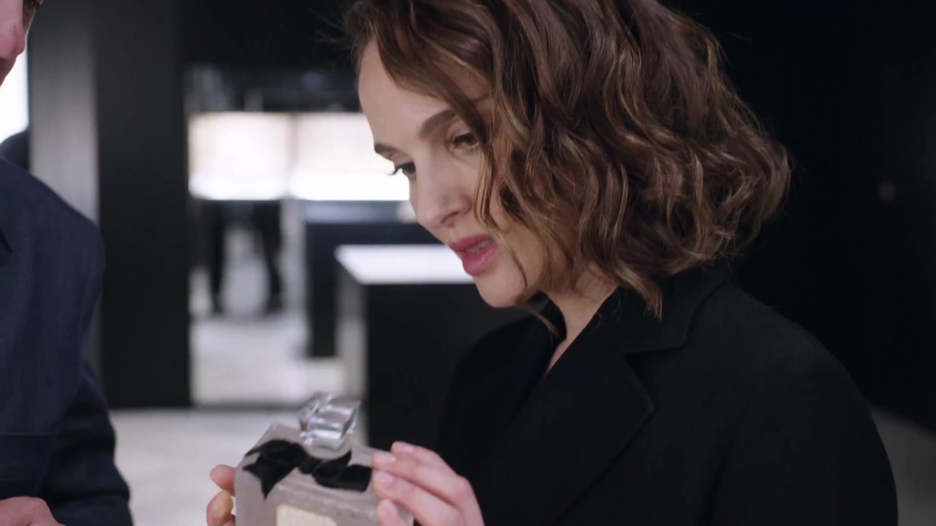 Miss_Dior_-_A_Miss_in_Paris_Episode_4-00_00_18_440.jpeg
