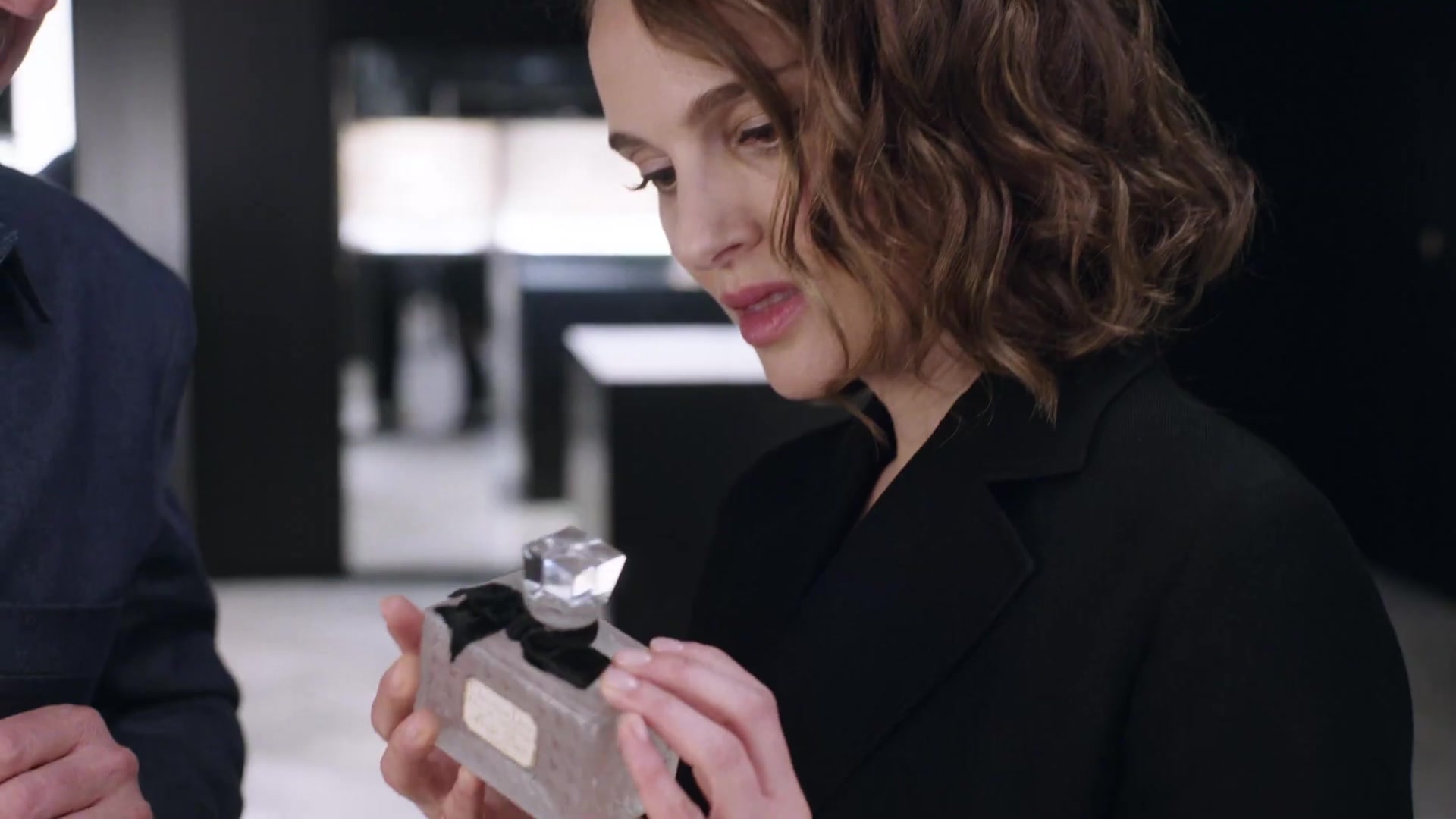 Miss_Dior_-_A_Miss_in_Paris_Episode_4-00_00_18_920.jpeg