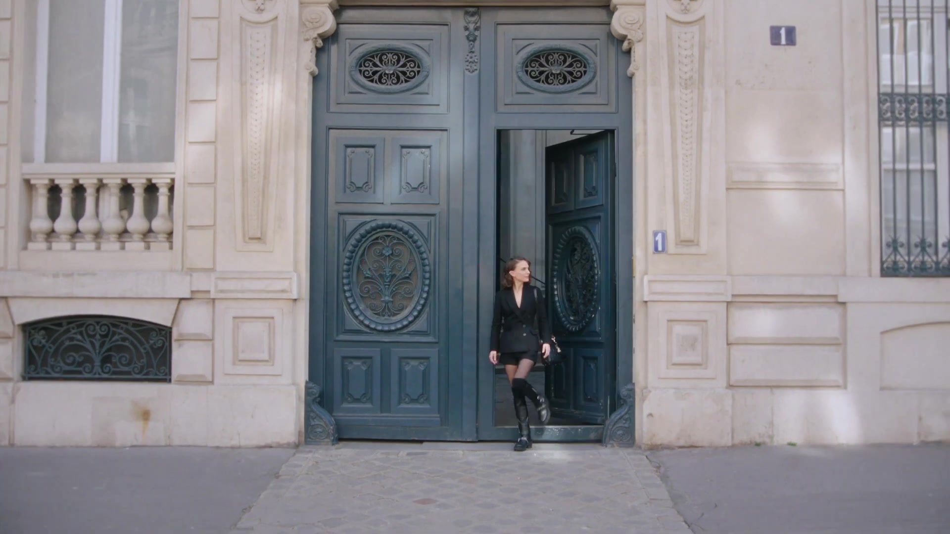 Miss_Dior_-_A_Miss_in_Paris_Episode_1-00_00_03_040.jpeg