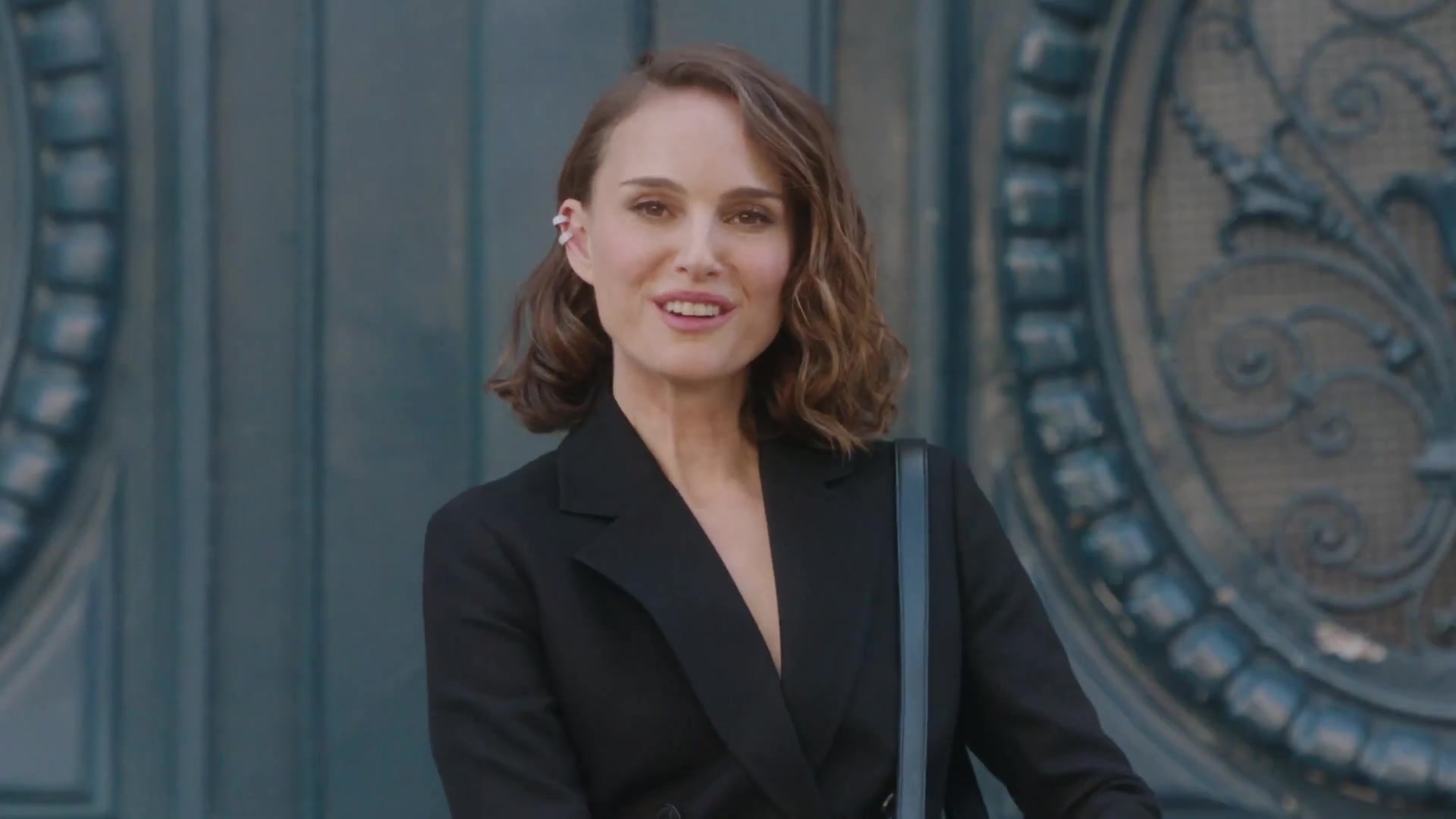Miss_Dior_-_A_Miss_in_Paris_Episode_1-00_00_05_160.jpeg