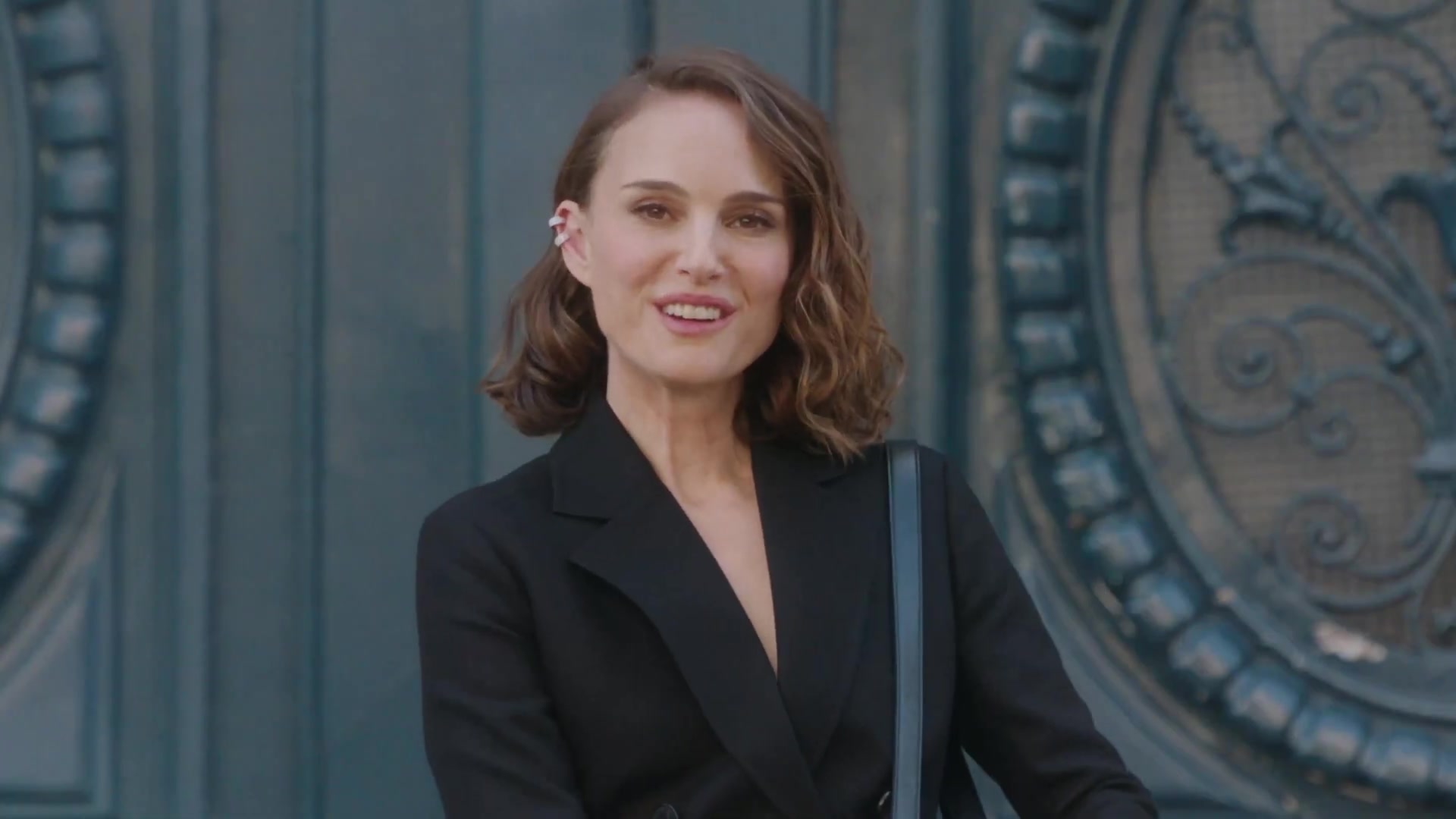 Miss_Dior_-_A_Miss_in_Paris_Episode_1-00_00_05_320.jpeg
