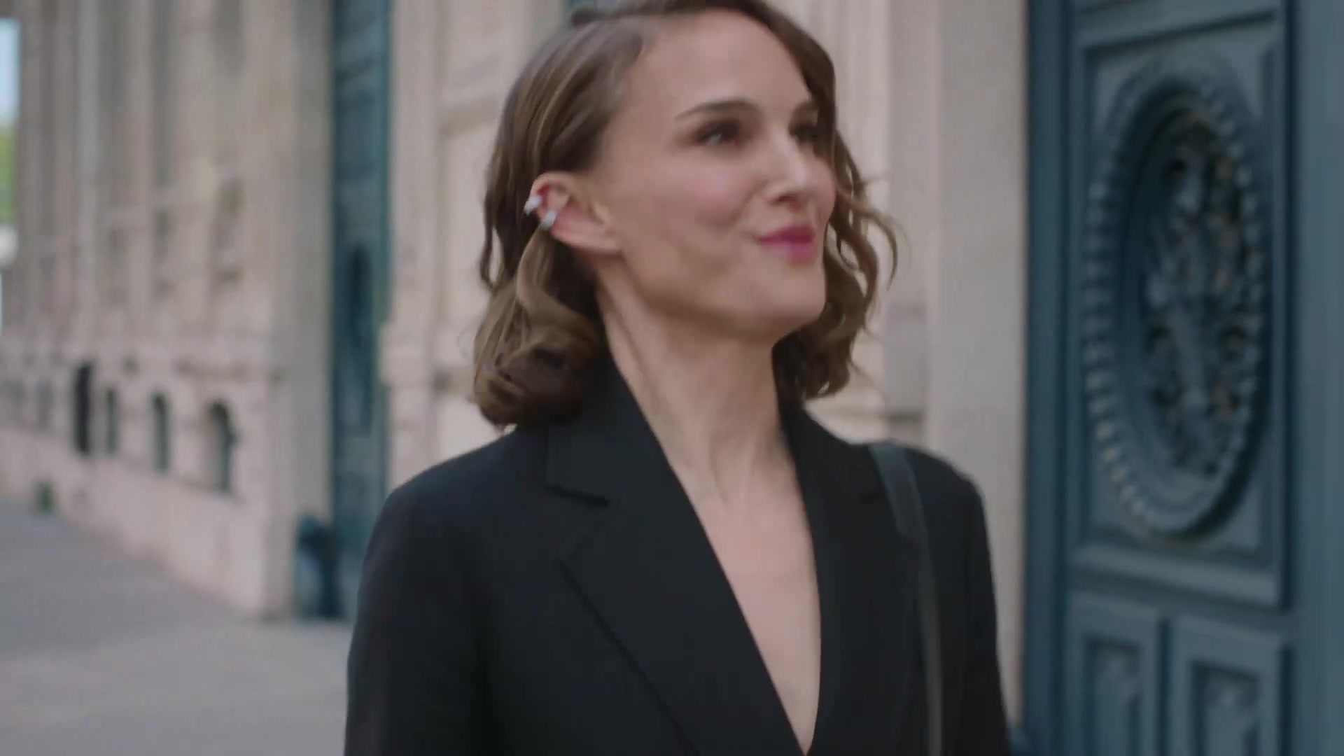 Miss_Dior_-_A_Miss_in_Paris_Episode_1-00_00_10_920.jpeg