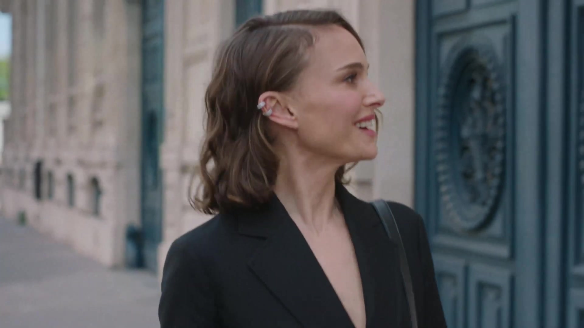 Miss_Dior_-_A_Miss_in_Paris_Episode_1-00_00_11_360.jpeg