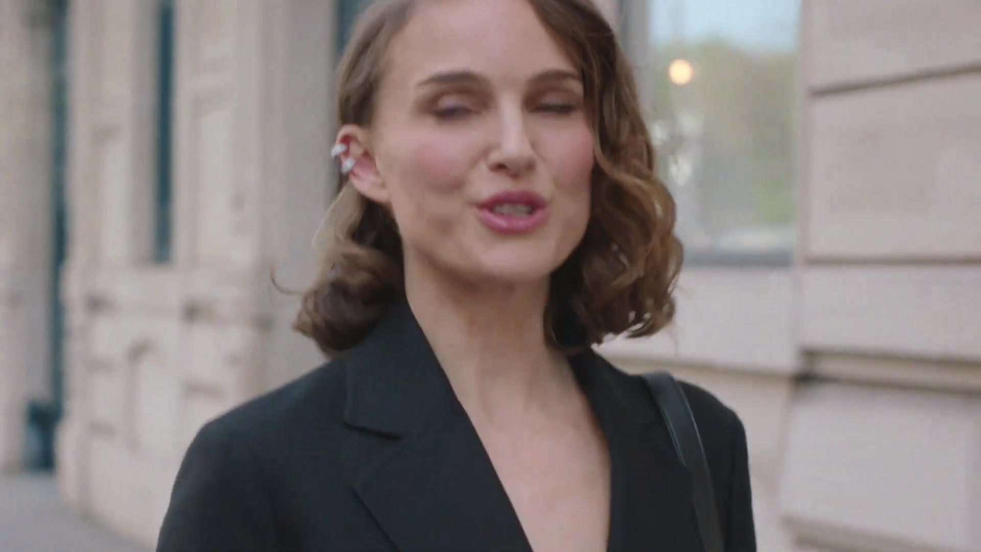 Miss_Dior_-_A_Miss_in_Paris_Episode_1-00_00_12_960.jpeg