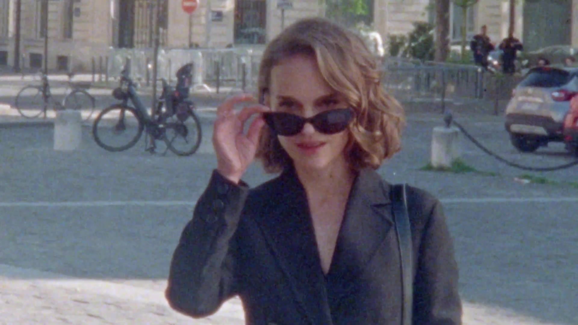 Miss_Dior_-_A_Miss_in_Paris_Episode_1-00_00_13_520.jpeg