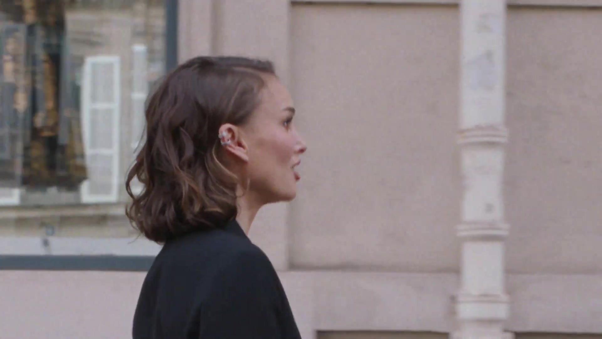 Miss_Dior_-_A_Miss_in_Paris_Episode_1-00_00_15_280.jpeg