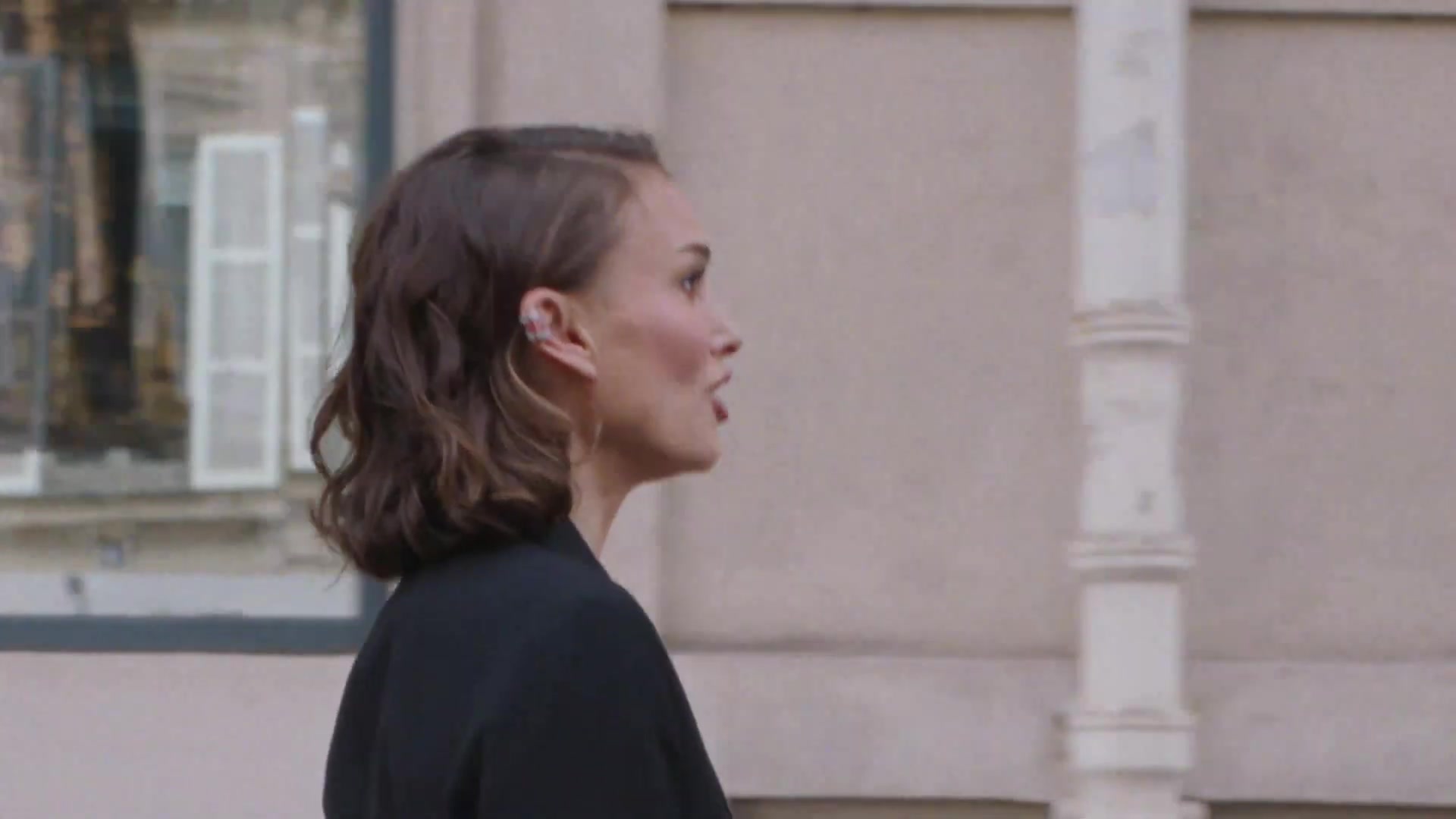 Miss_Dior_-_A_Miss_in_Paris_Episode_1-00_00_15_320.jpeg