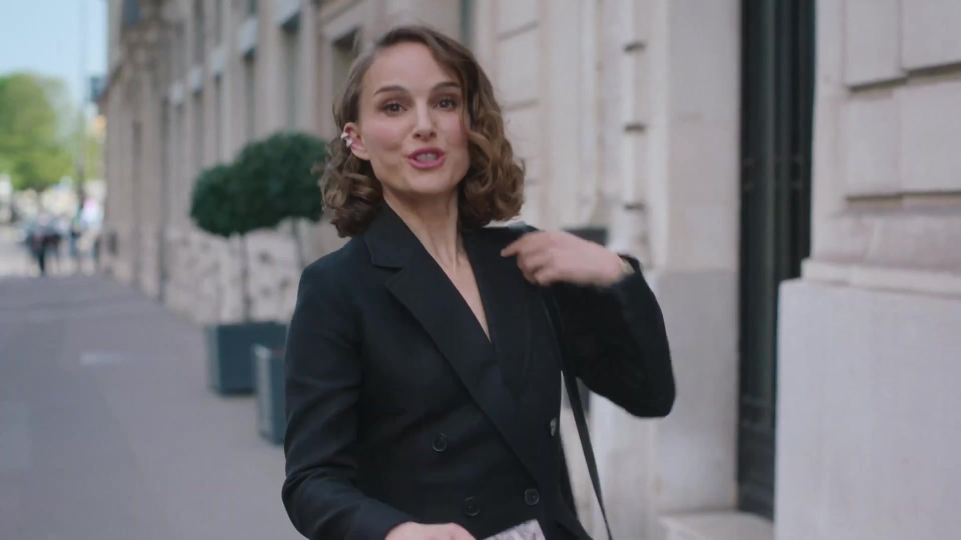 Miss_Dior_-_A_Miss_in_Paris_Episode_1-00_00_27_280.jpeg