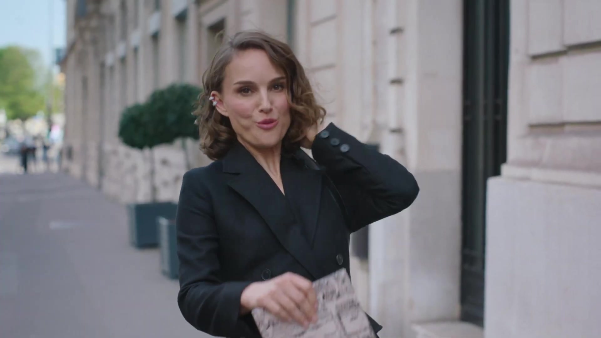 Miss_Dior_-_A_Miss_in_Paris_Episode_1-00_00_27_640.jpeg