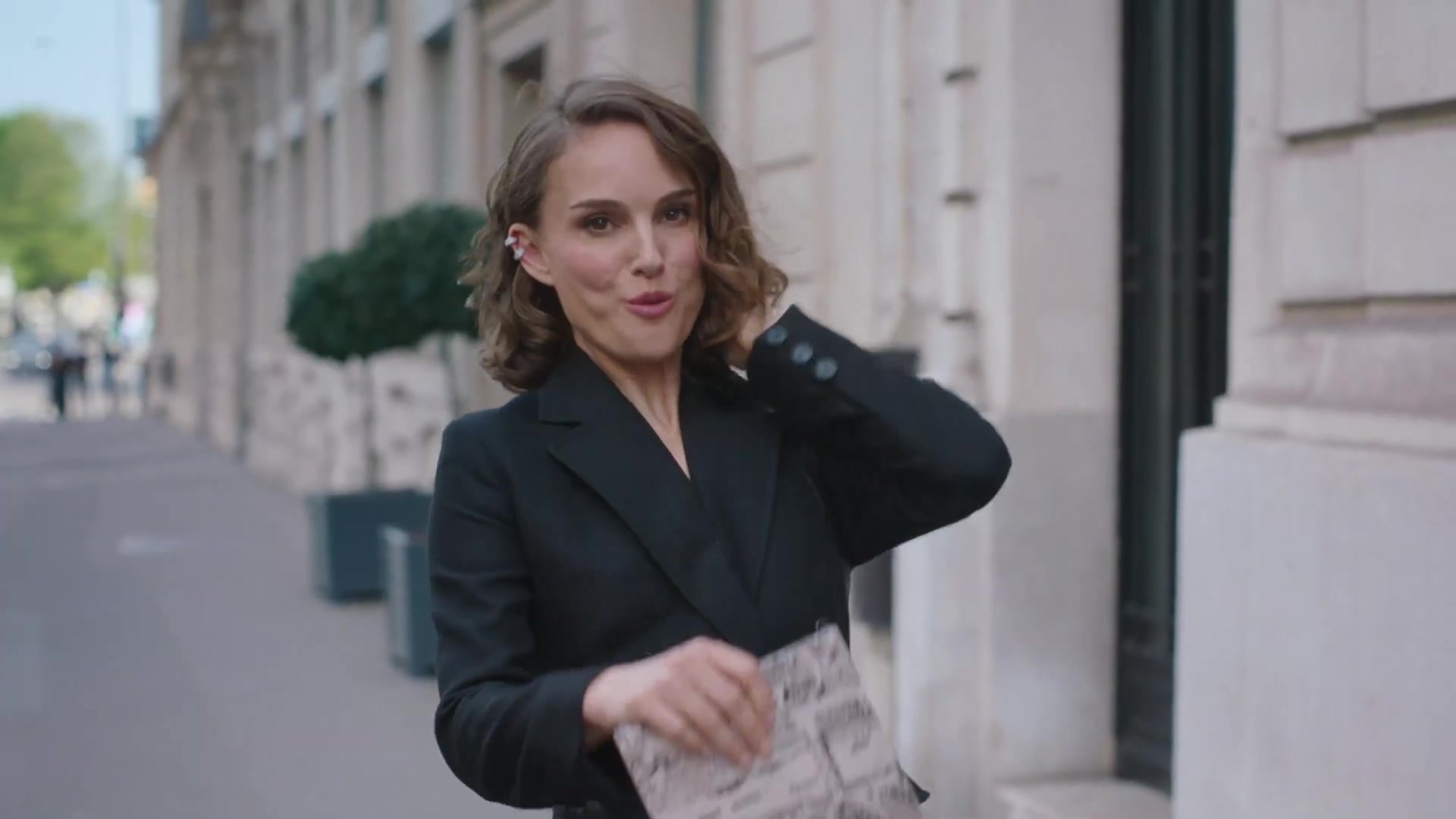 Miss_Dior_-_A_Miss_in_Paris_Episode_1-00_00_27_680.jpeg