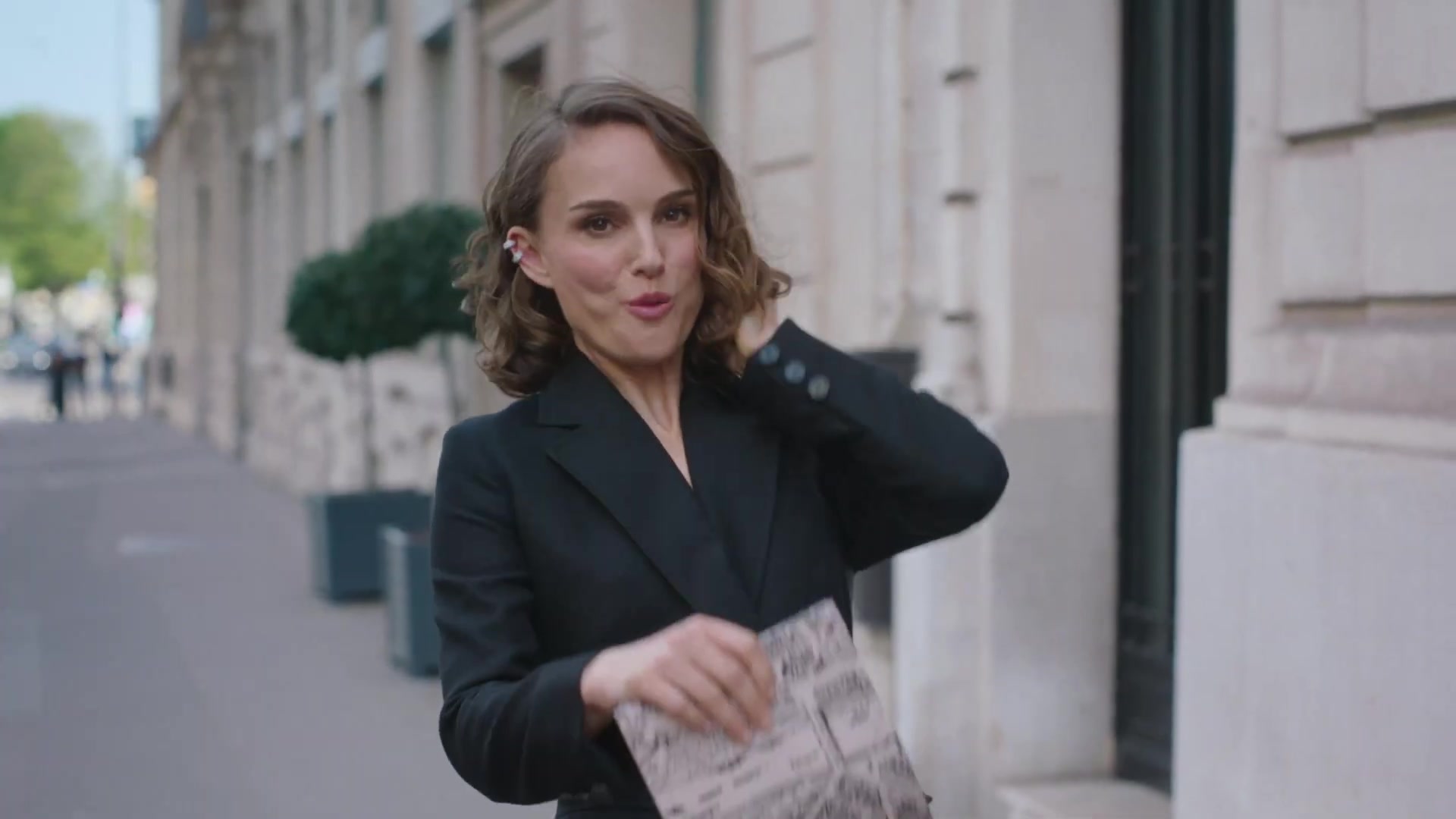 Miss_Dior_-_A_Miss_in_Paris_Episode_1-00_00_27_720.jpeg