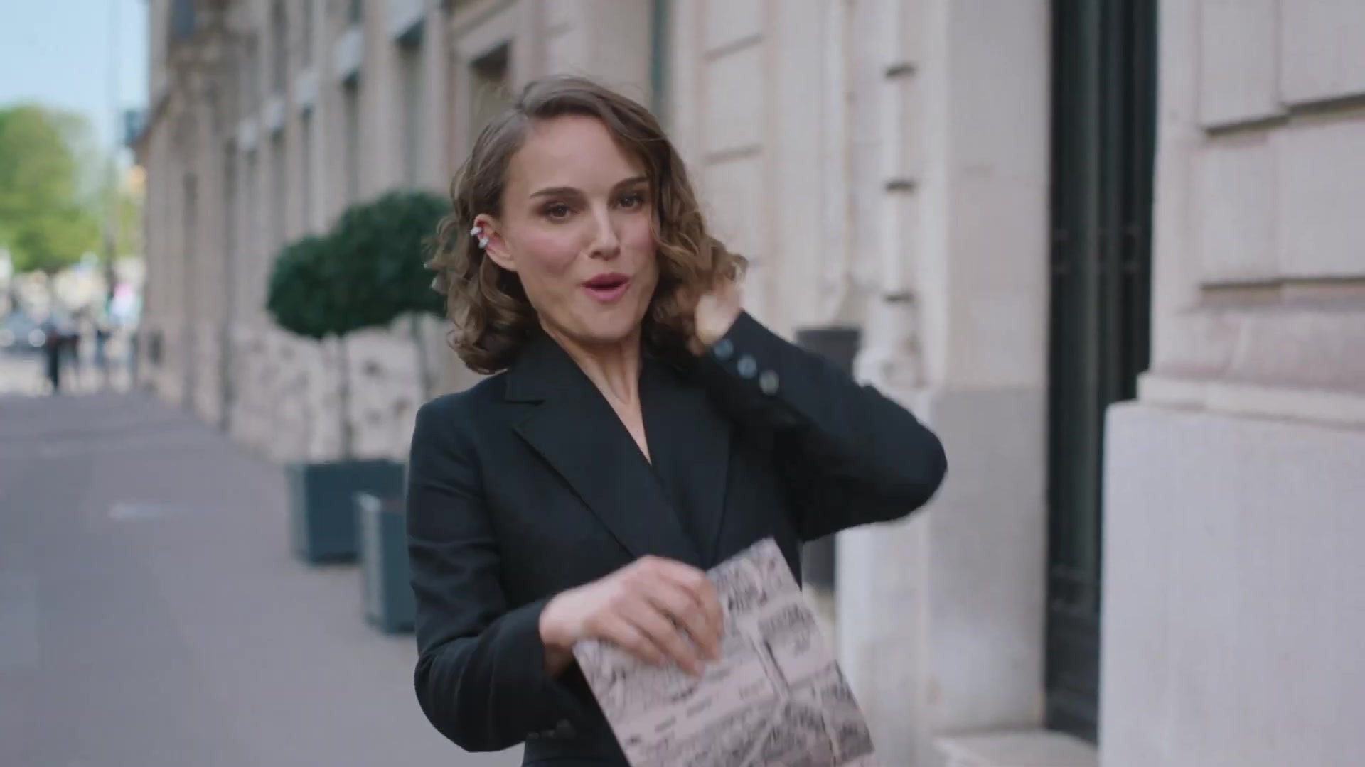 Miss_Dior_-_A_Miss_in_Paris_Episode_1-00_00_27_760.jpeg