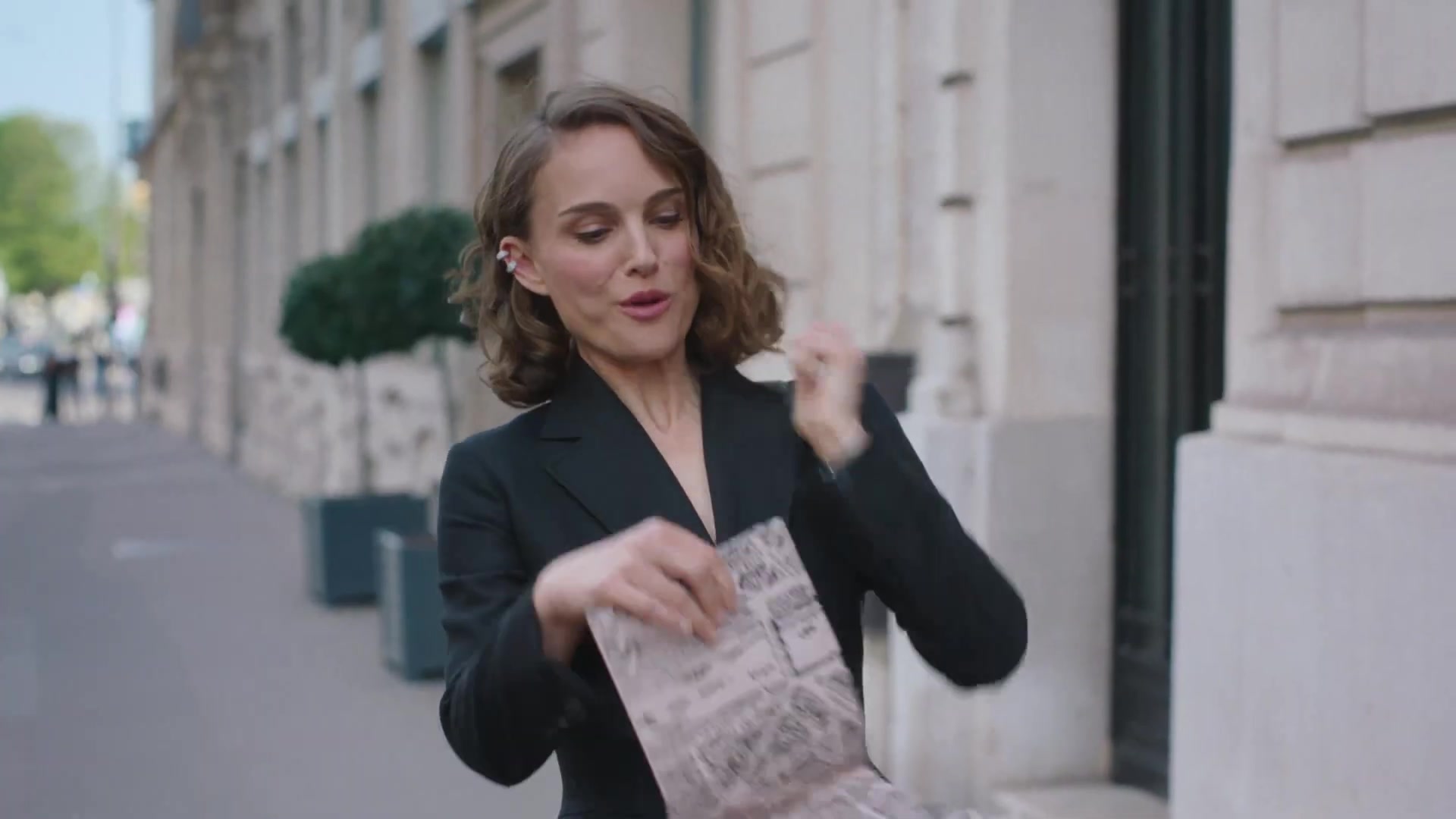 Miss_Dior_-_A_Miss_in_Paris_Episode_1-00_00_27_920.jpeg
