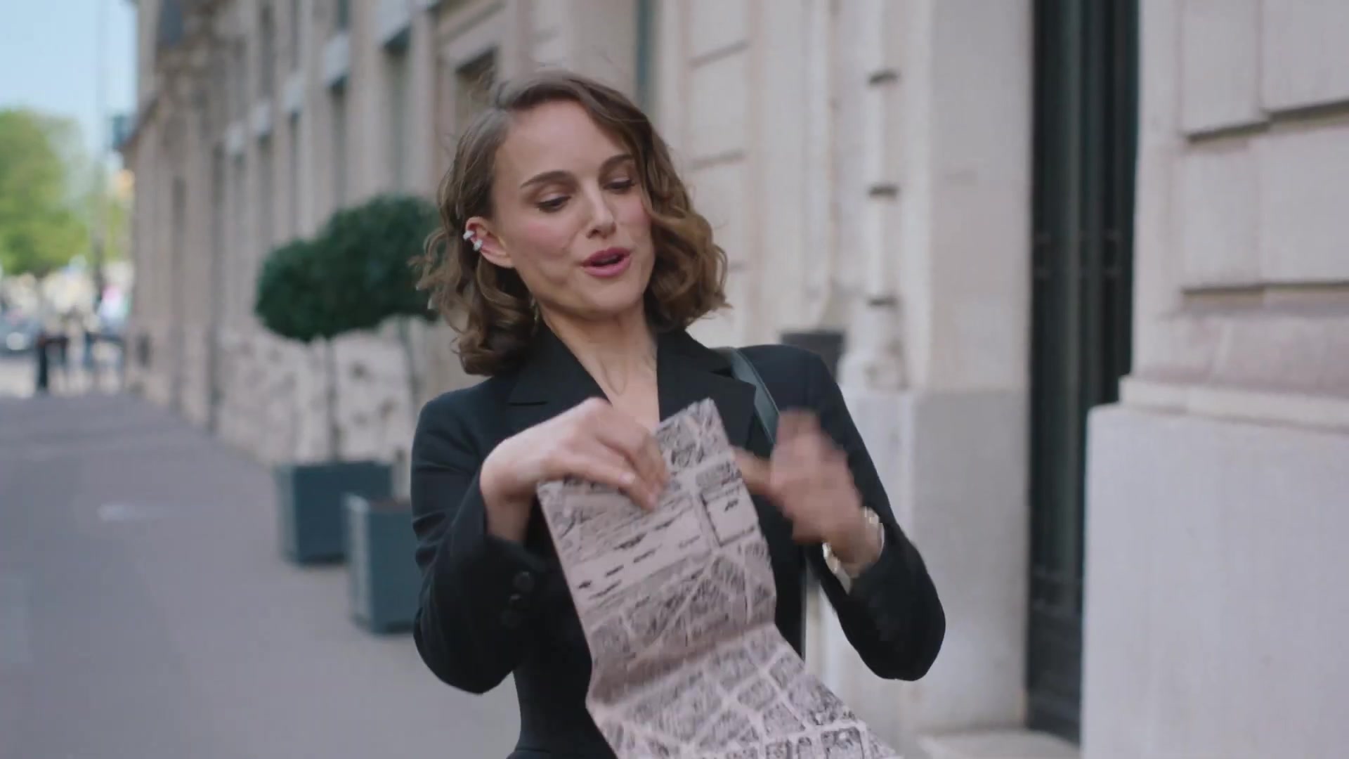 Miss_Dior_-_A_Miss_in_Paris_Episode_1-00_00_28_080.jpeg
