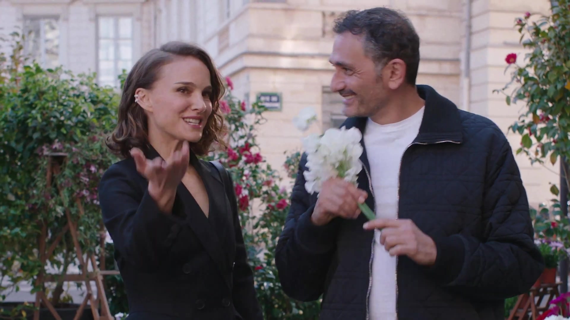 Miss_Dior_-_A_Miss_in_Paris_Episode_2-00_00_08_840.jpeg