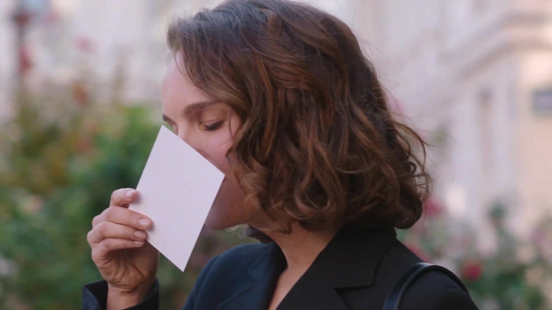Miss_Dior_-_A_Miss_in_Paris_Episode_2-00_00_31_080.jpeg