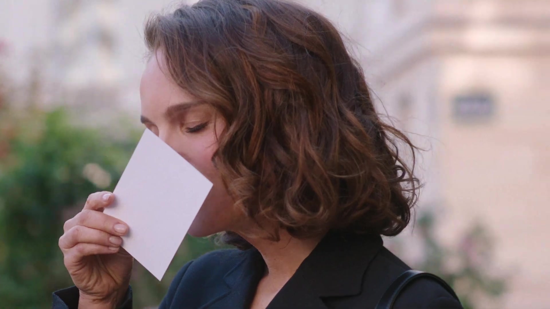 Miss_Dior_-_A_Miss_in_Paris_Episode_2-00_00_31_480.jpeg