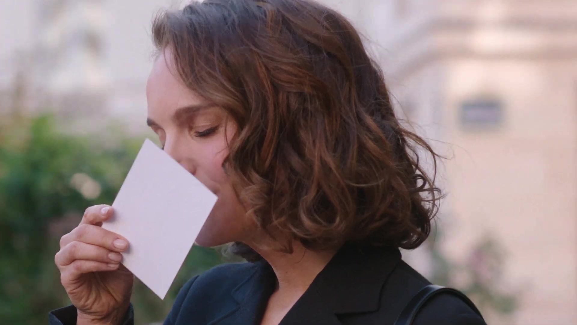 Miss_Dior_-_A_Miss_in_Paris_Episode_2-00_00_31_560.jpeg