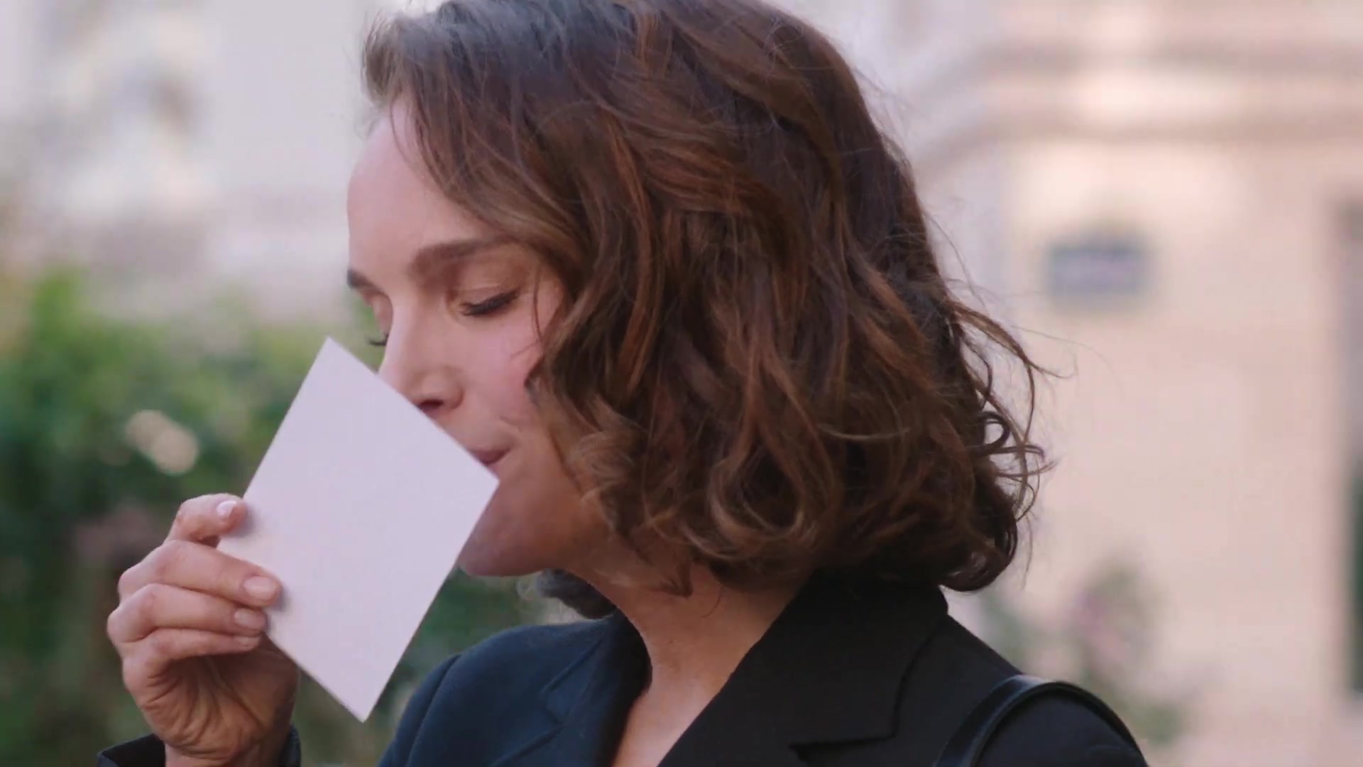 Miss_Dior_-_A_Miss_in_Paris_Episode_2-00_00_31_640.jpeg
