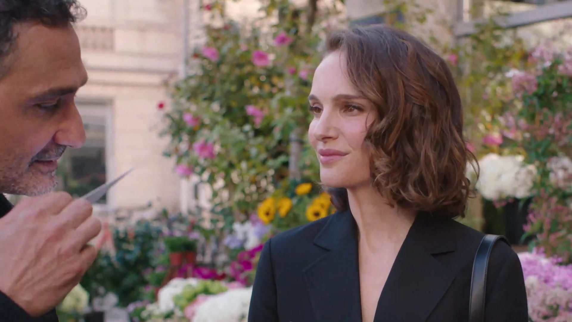 Miss_Dior_-_A_Miss_in_Paris_Episode_2-00_00_35_240.jpeg
