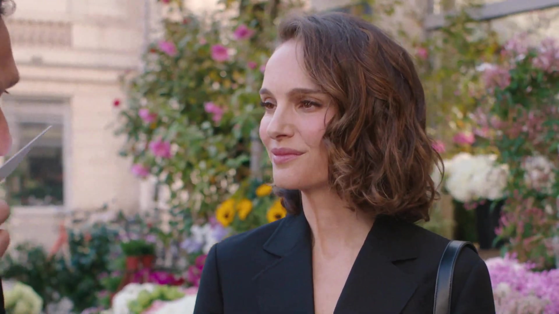 Miss_Dior_-_A_Miss_in_Paris_Episode_2-00_00_35_960.jpeg