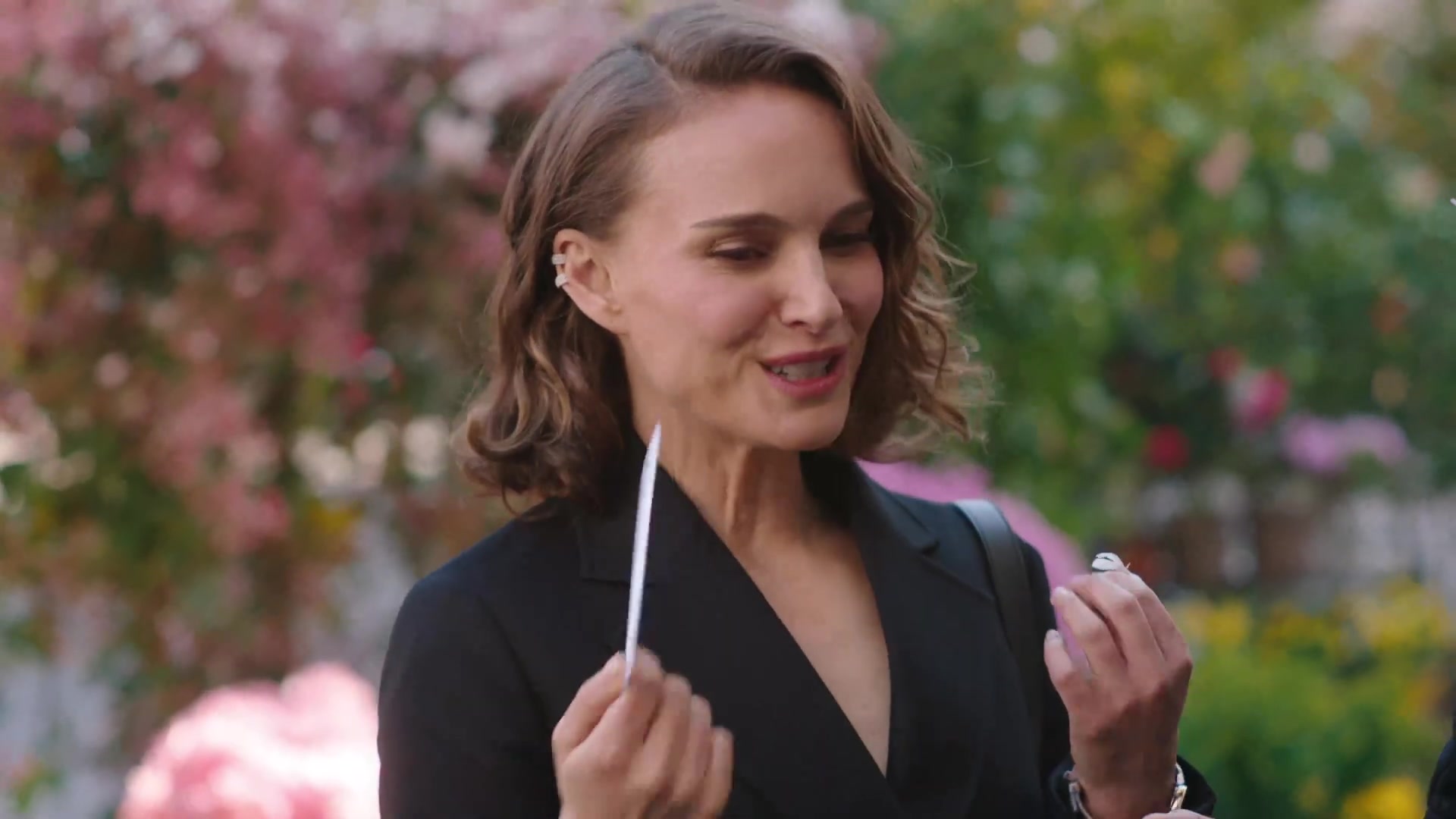 Miss_Dior_-_A_Miss_in_Paris_Episode_2-00_00_48_440.jpeg