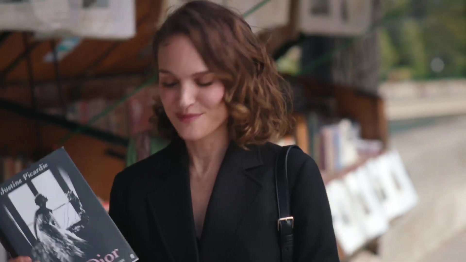 Miss_Dior_-_A_Miss_in_Paris_Episode_3-00_00_25_160.jpeg Miss_Dior_-_A_Miss_in_Paris_Episode_3-00_00_25_160.jpeg