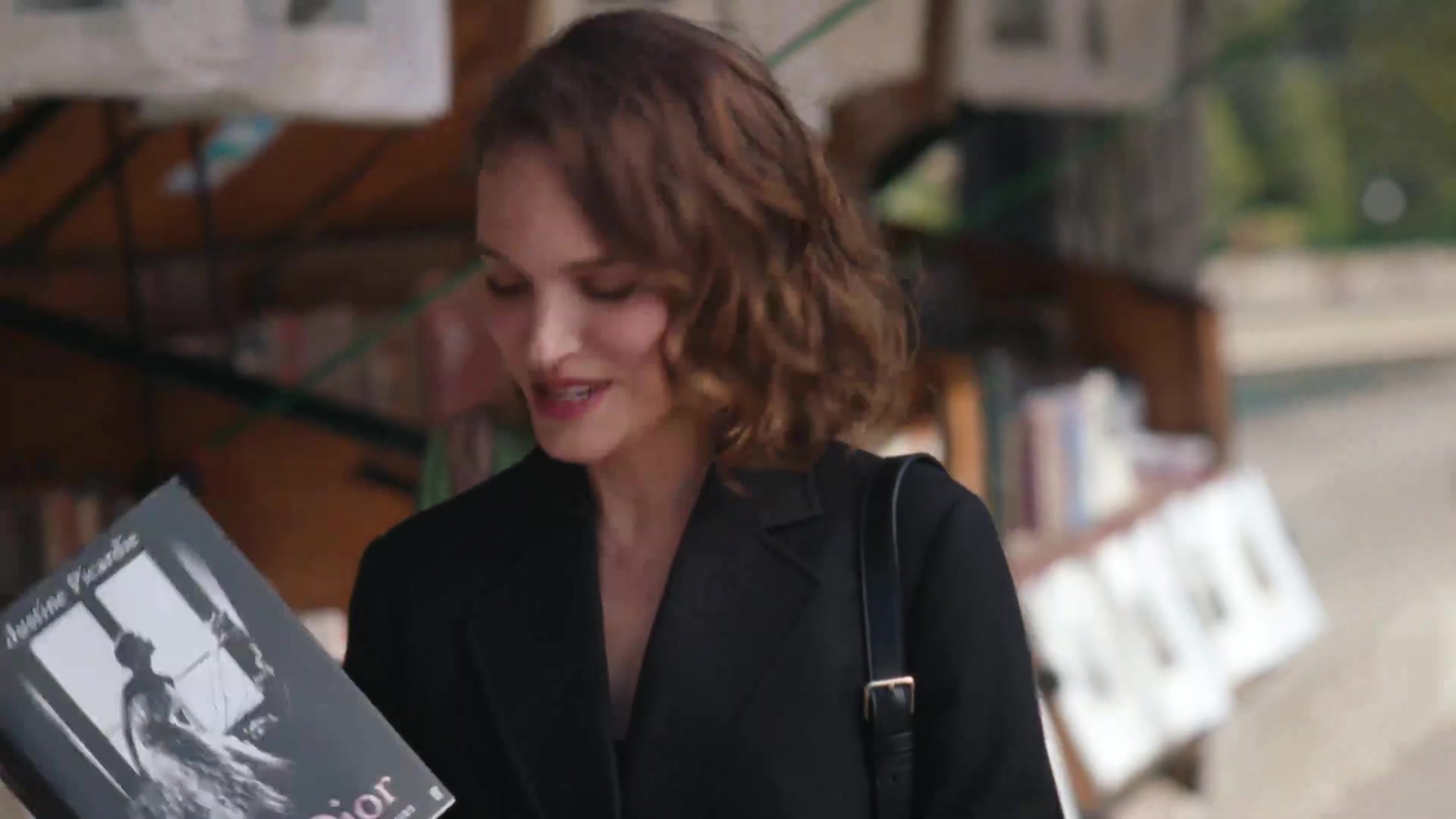 Miss_Dior_-_A_Miss_in_Paris_Episode_3-00_00_25_240.jpeg Miss_Dior_-_A_Miss_in_Paris_Episode_3-00_00_25_240.jpeg