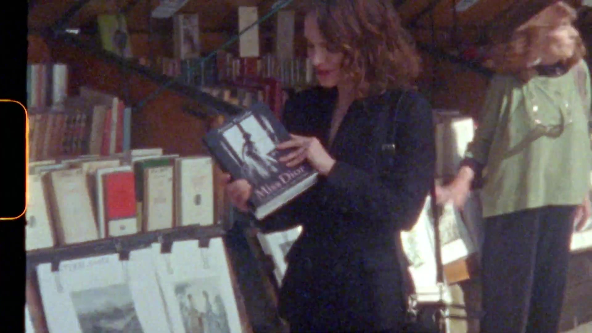 Miss_Dior_-_A_Miss_in_Paris_Episode_3-00_00_25_880.jpeg