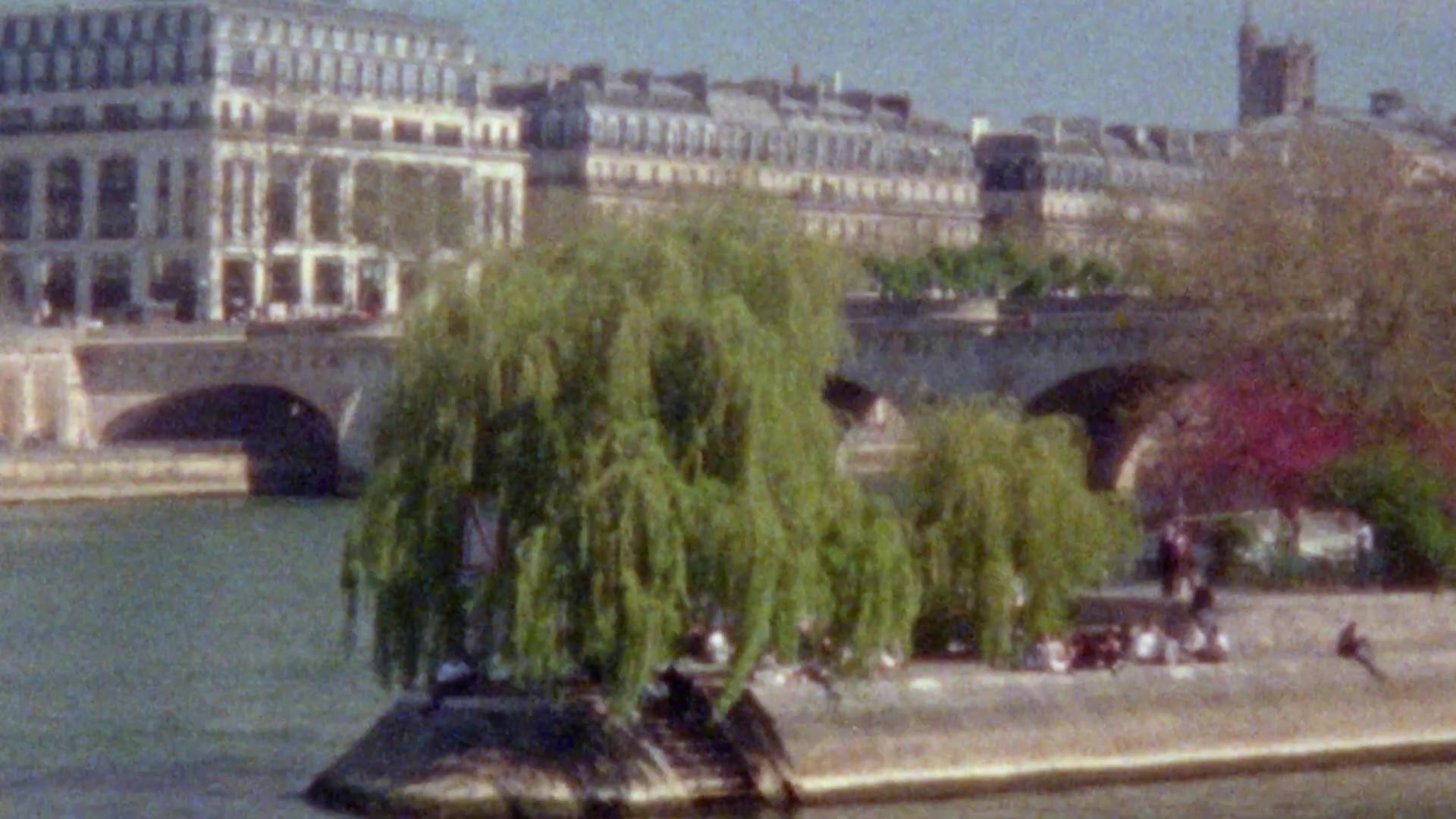 Miss_Dior_-_A_Miss_in_Paris_Episode_3-00_00_35_320.jpeg