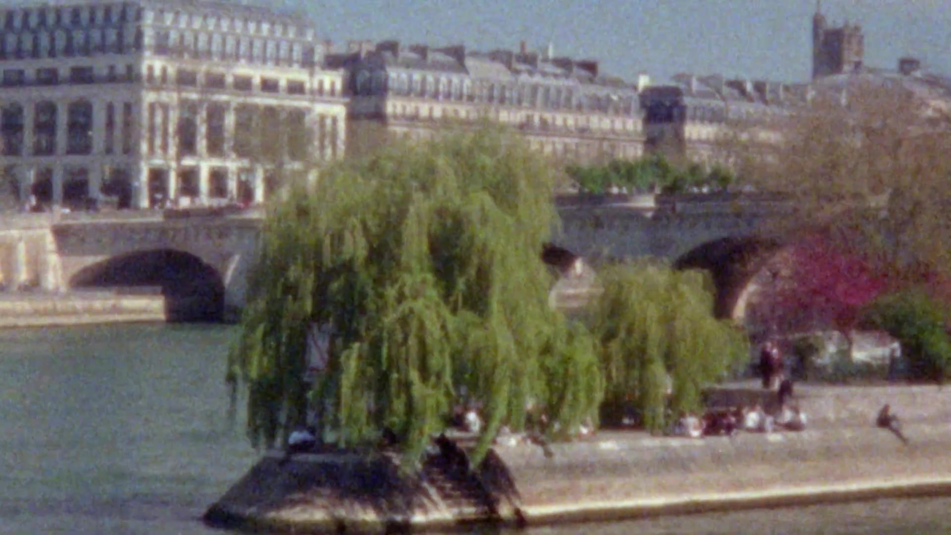 Miss_Dior_-_A_Miss_in_Paris_Episode_3-00_00_35_480.jpeg