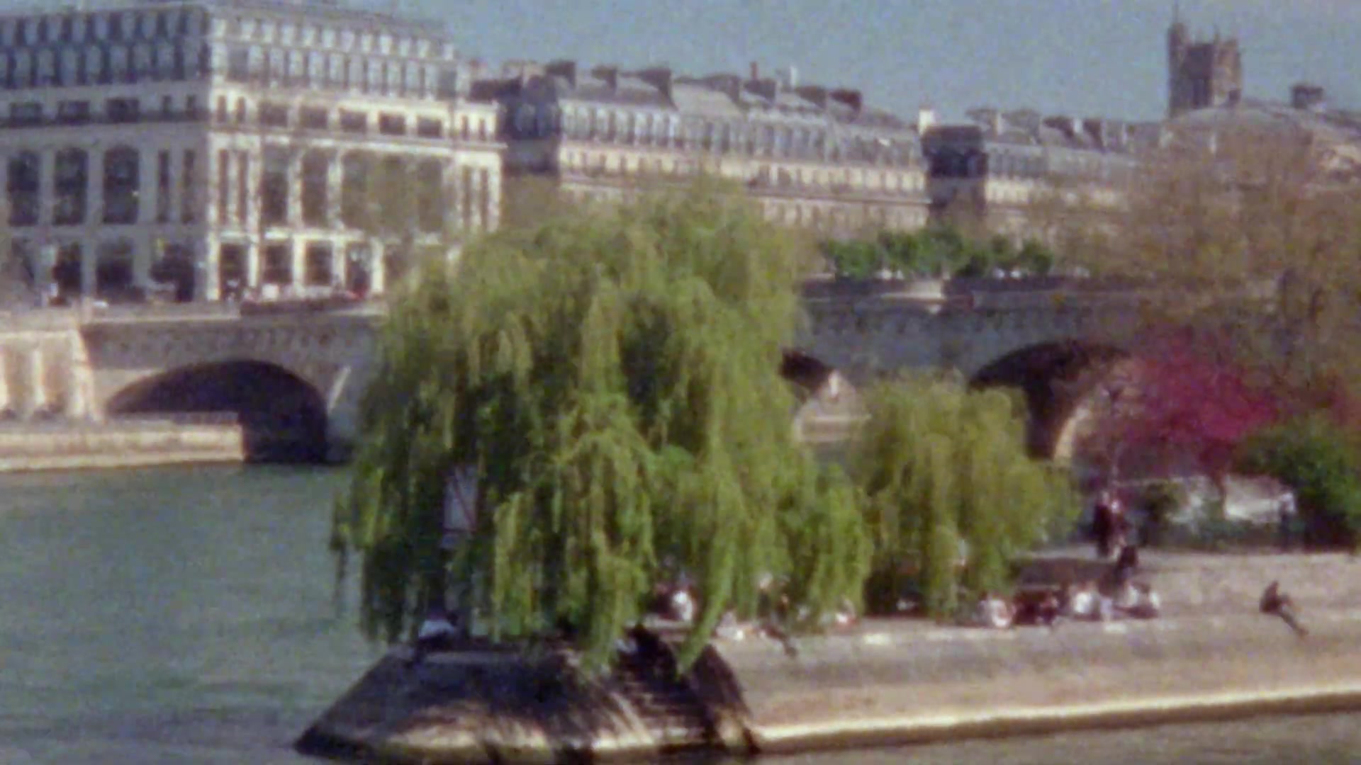 Miss_Dior_-_A_Miss_in_Paris_Episode_3-00_00_35_640.jpeg