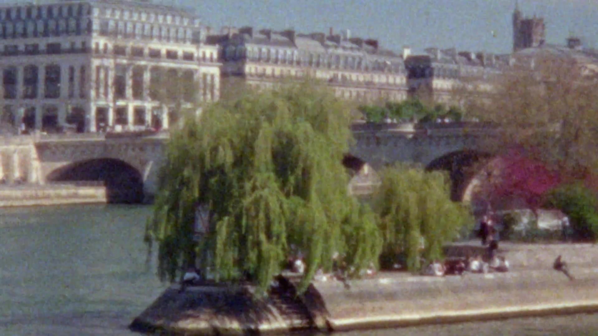 Miss_Dior_-_A_Miss_in_Paris_Episode_3-00_00_35_720.jpeg